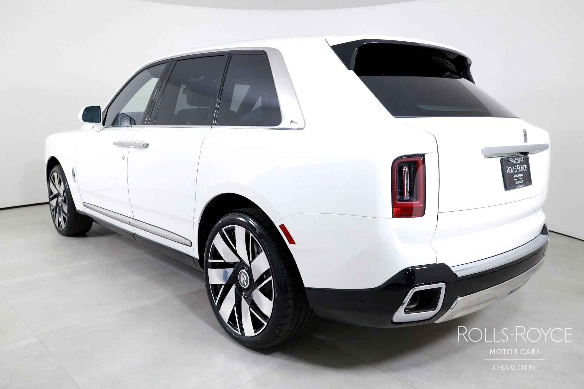 mph007_1244881610_Used_2026_Rolls_Royce_Cullinan_1759509260_e5170e977e