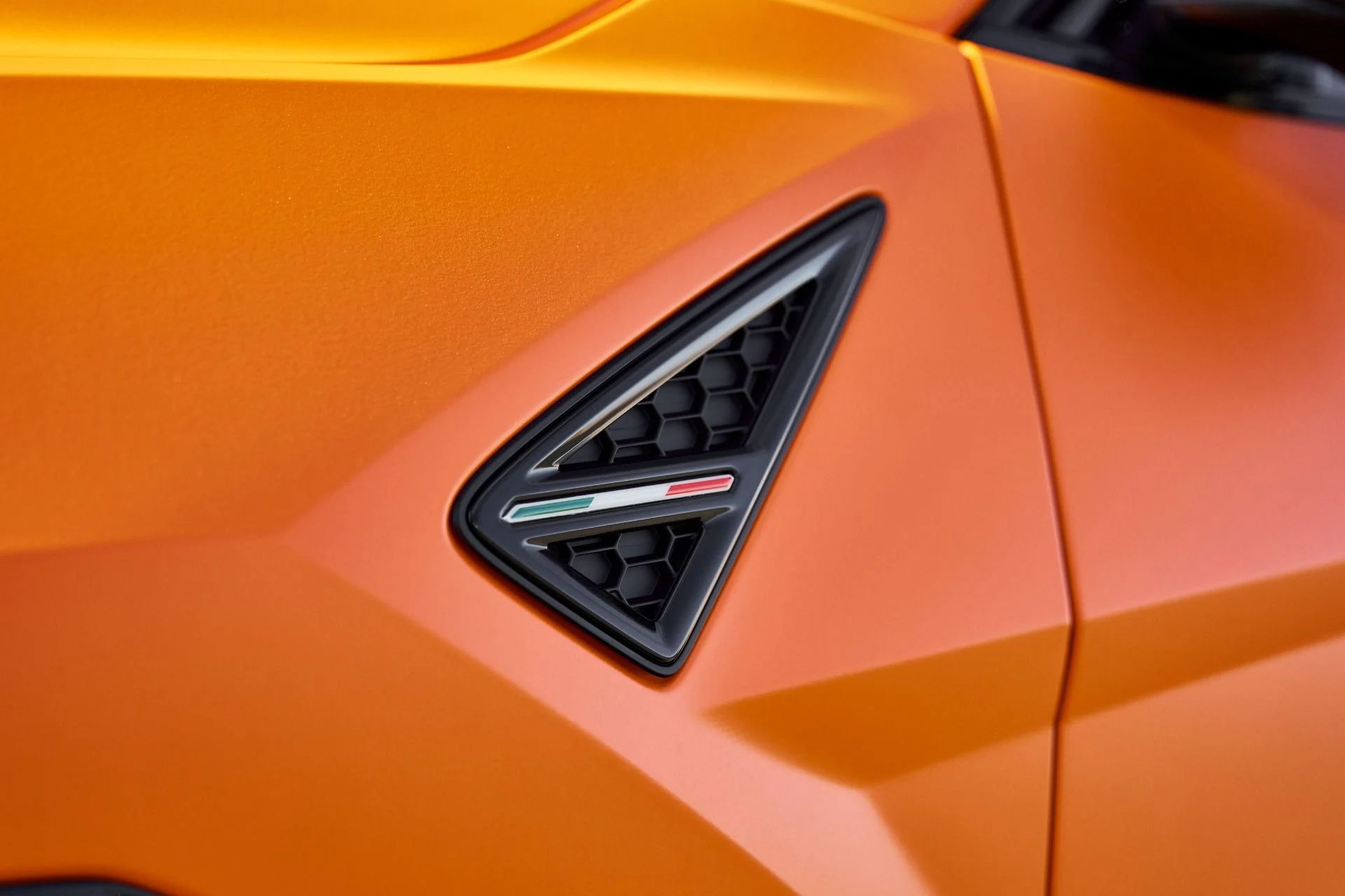 mph007_1256567046_Used_2024_Lamborghini_Urus_S_1768961872_997c15440f