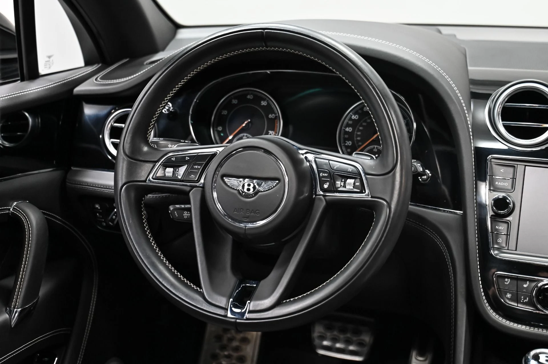mph007_1261079259_Used_2018_Bentley_Bentayga_W12_1756239179_3a88aab707