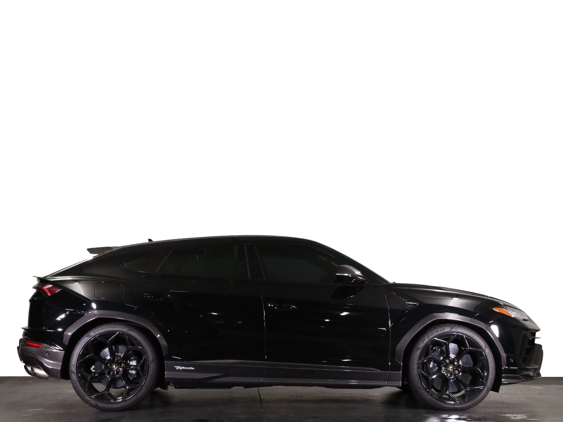 mph007_1263475329_Used_2023_Lamborghini_Urus_Performante_1732871957_629dd2548c