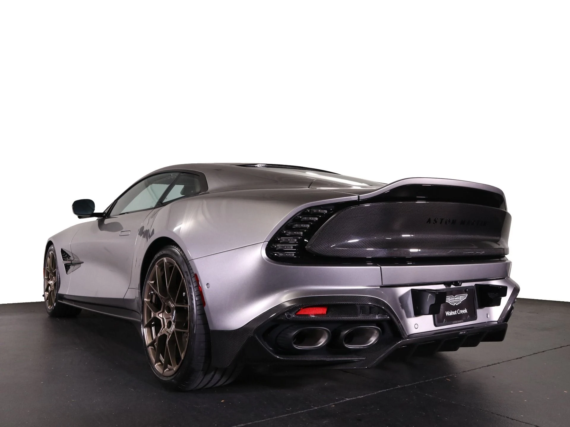 mph007_1274244274_New_2025_Aston_Martin_Vanquish_V12_1742253092_e2c6ddde44