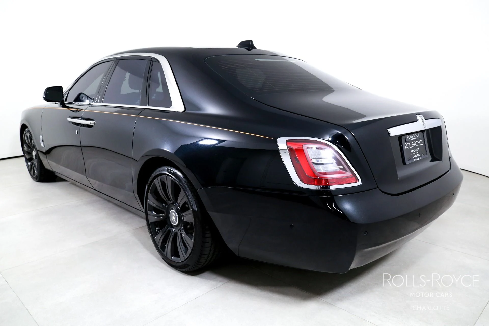 mph007_1278870995_Used_2021_Rolls_Royce_Ghost_1760810069_da697aff4f