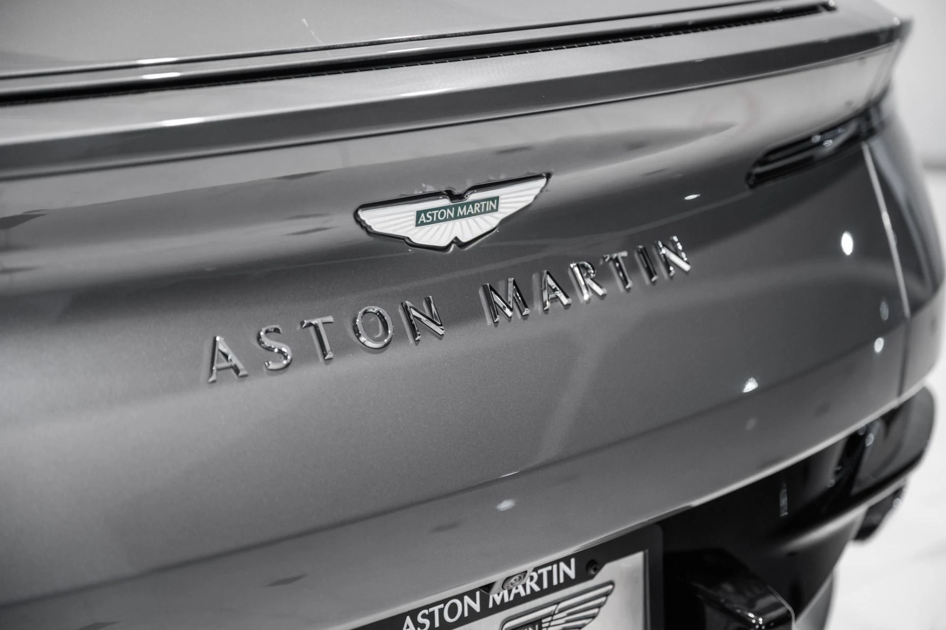 mph007_1285532254_Used_2025_Aston_Martin_DB_12_V8_1762356826_0e5e215b08