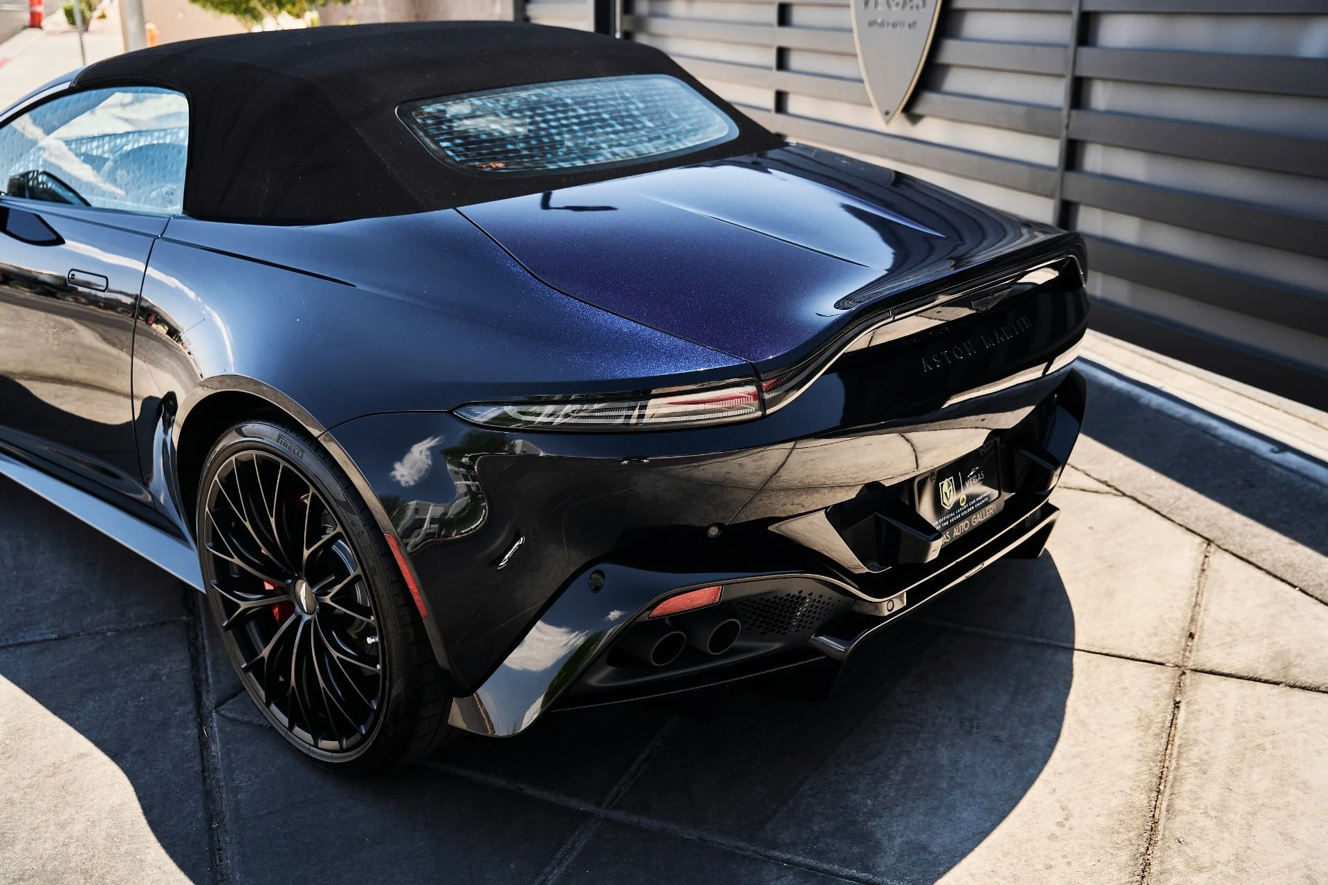 mph007_1303985773_Used_2022_Aston_Martin_Vantage_Base_1786226023_1bfa5b336e