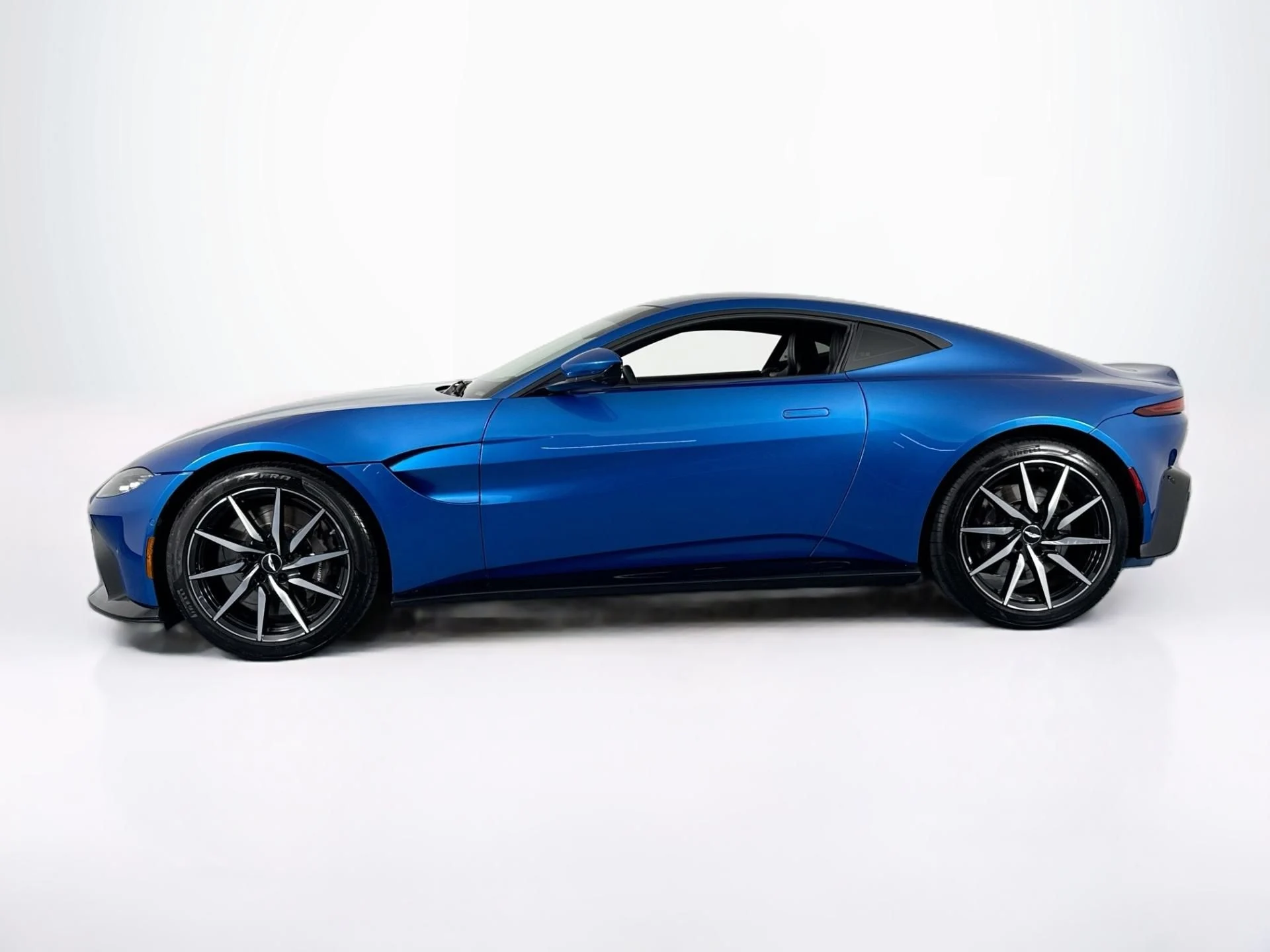 mph007_1305338986_Used_2019_Aston_Martin_Vantage_1784071657_4dc2514c71