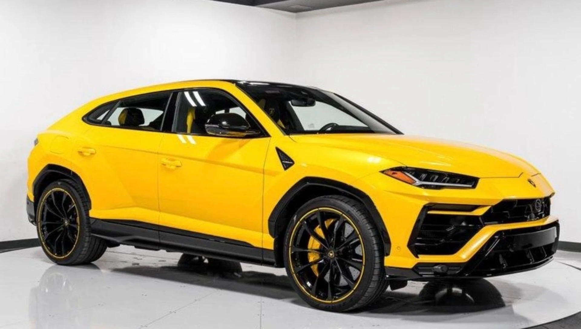 mph007_1307729277_Used_2021_Lamborghini_Urus_1769032740_746d39ef5a