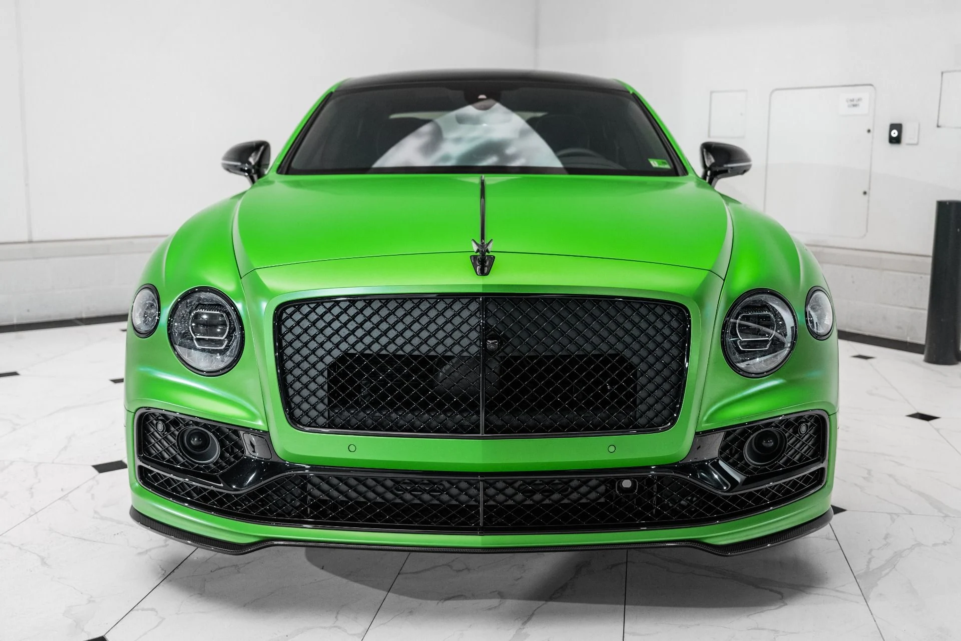 mph007_1319021671_Used_2024_Bentley_Flying_Spur_S_Hybrid_1749914202_e0a83b2238