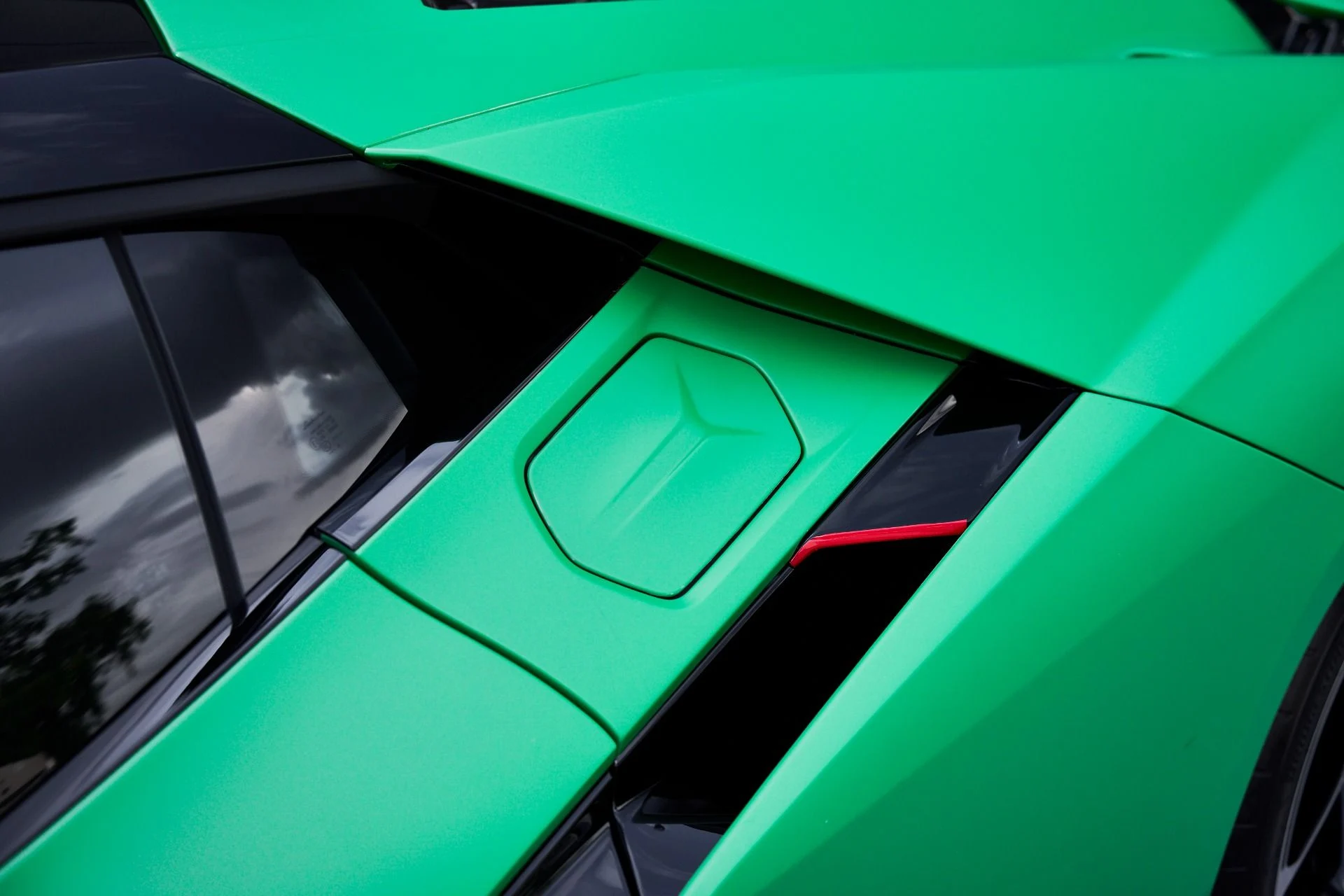 mph007_1322354367_Used_2024_Lamborghini_Revuelto_Base_1756951511_2bd6836105