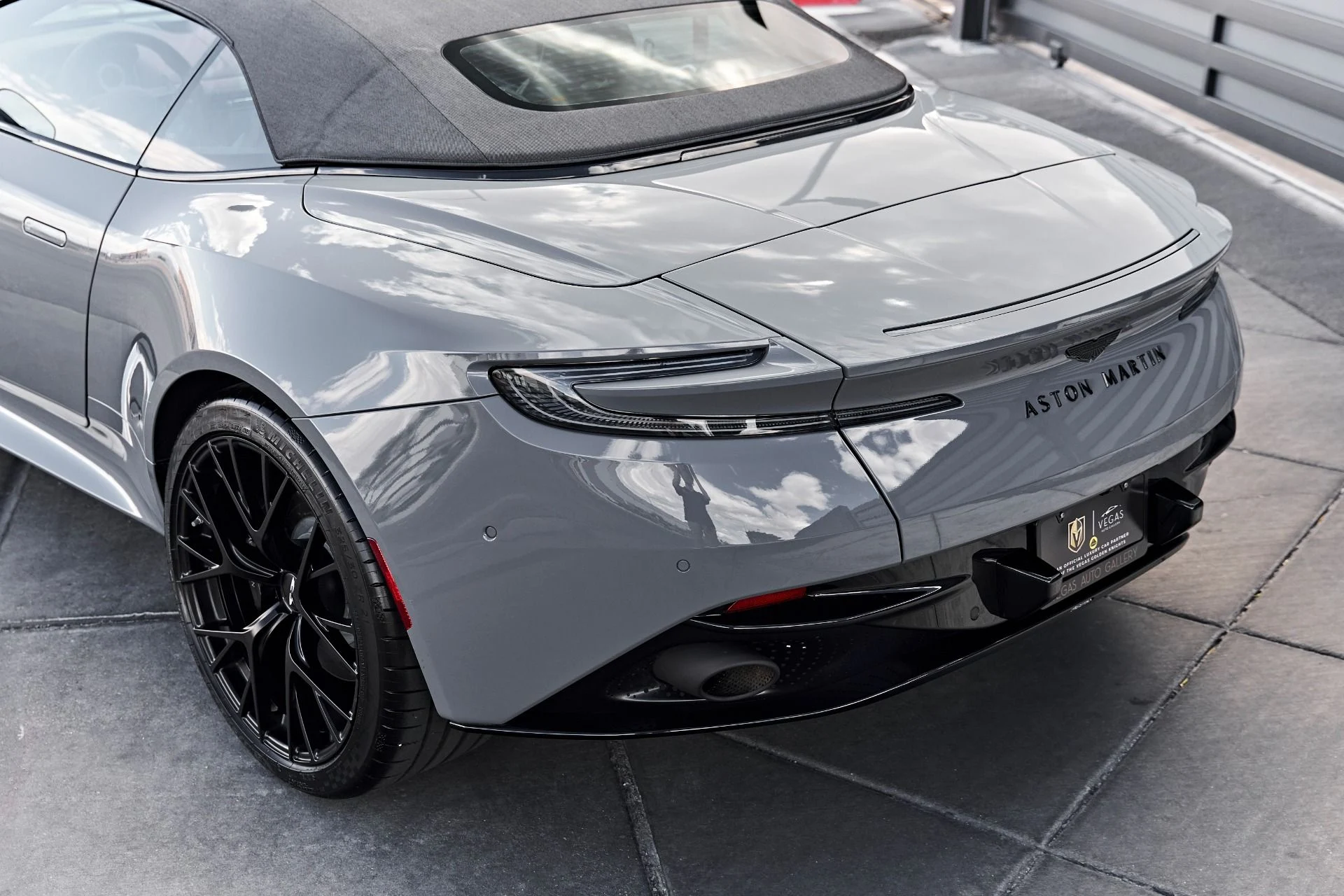 mph007_1330460532_Used_2025_Aston_Martin_DB_12_Volante_1791997198_8b3937c69b