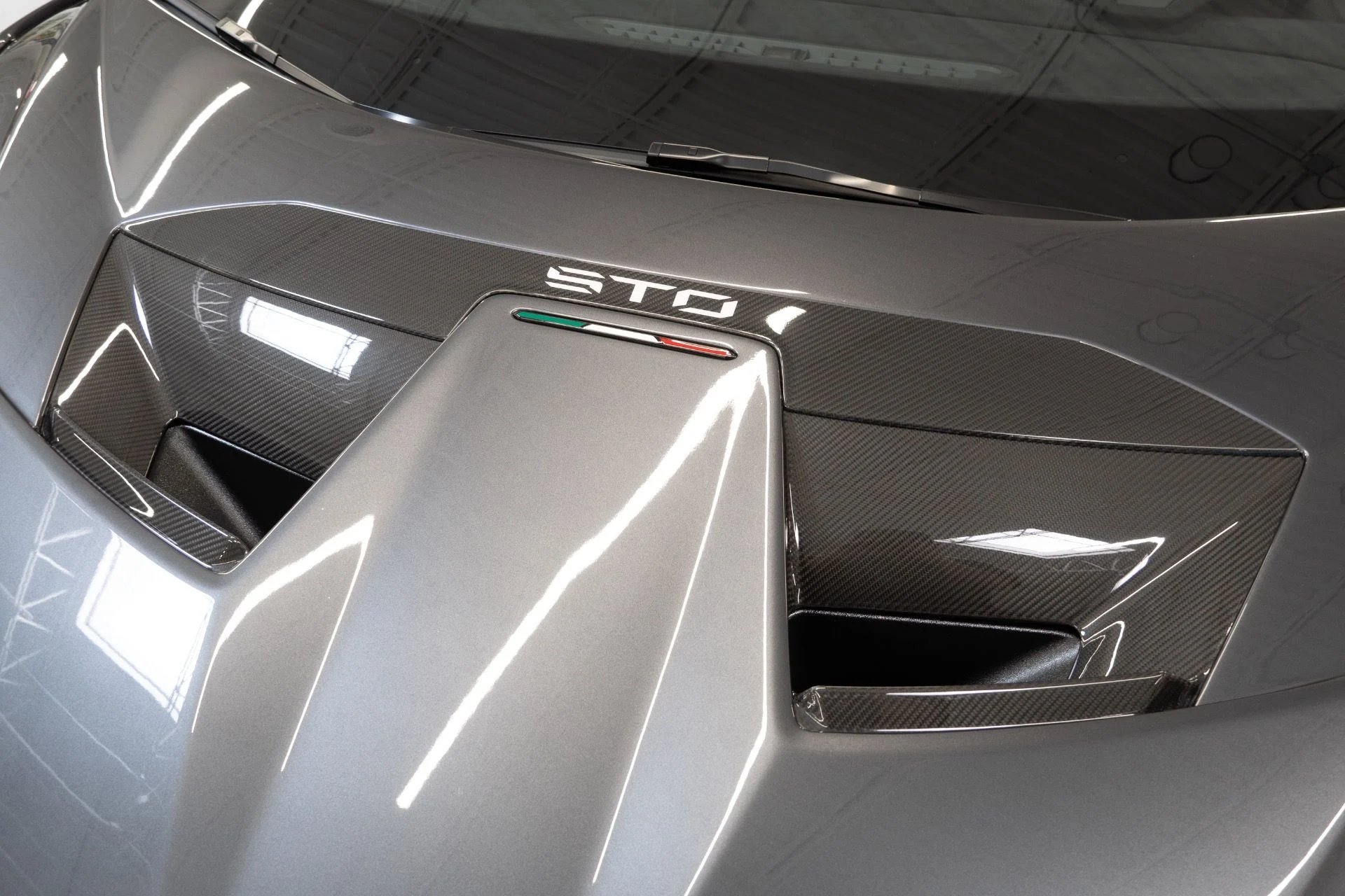mph007_1335596440_Used_2023_Lamborghini_Huracan_STO_1759172938_9770a82997