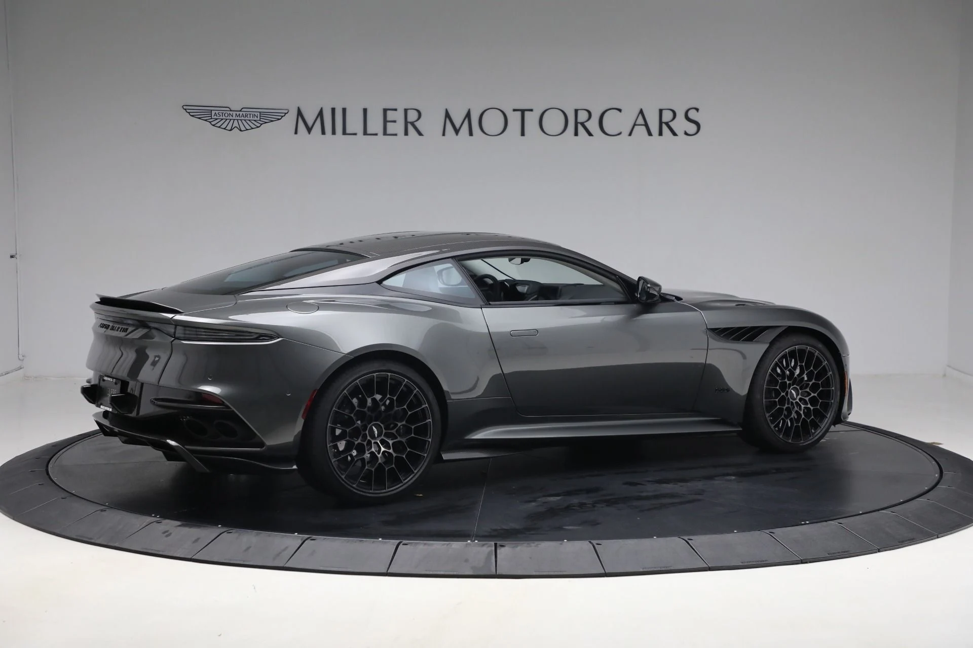 mph007_13386657_Used_2023_Aston_Martin_DBS_770_Ultimate_bcebc61510
