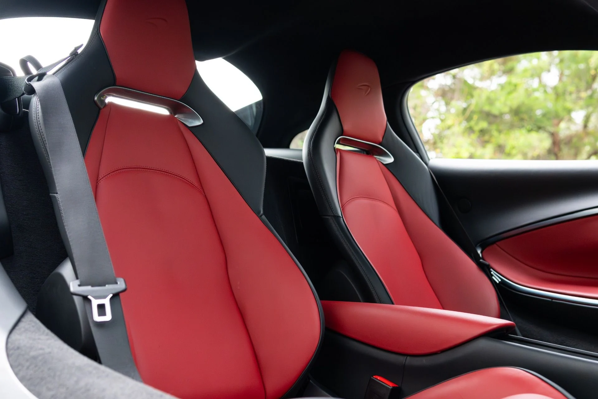 mph007_1343512702_Used_2023_Mc_Laren_Artura_1776712926_70887570b1