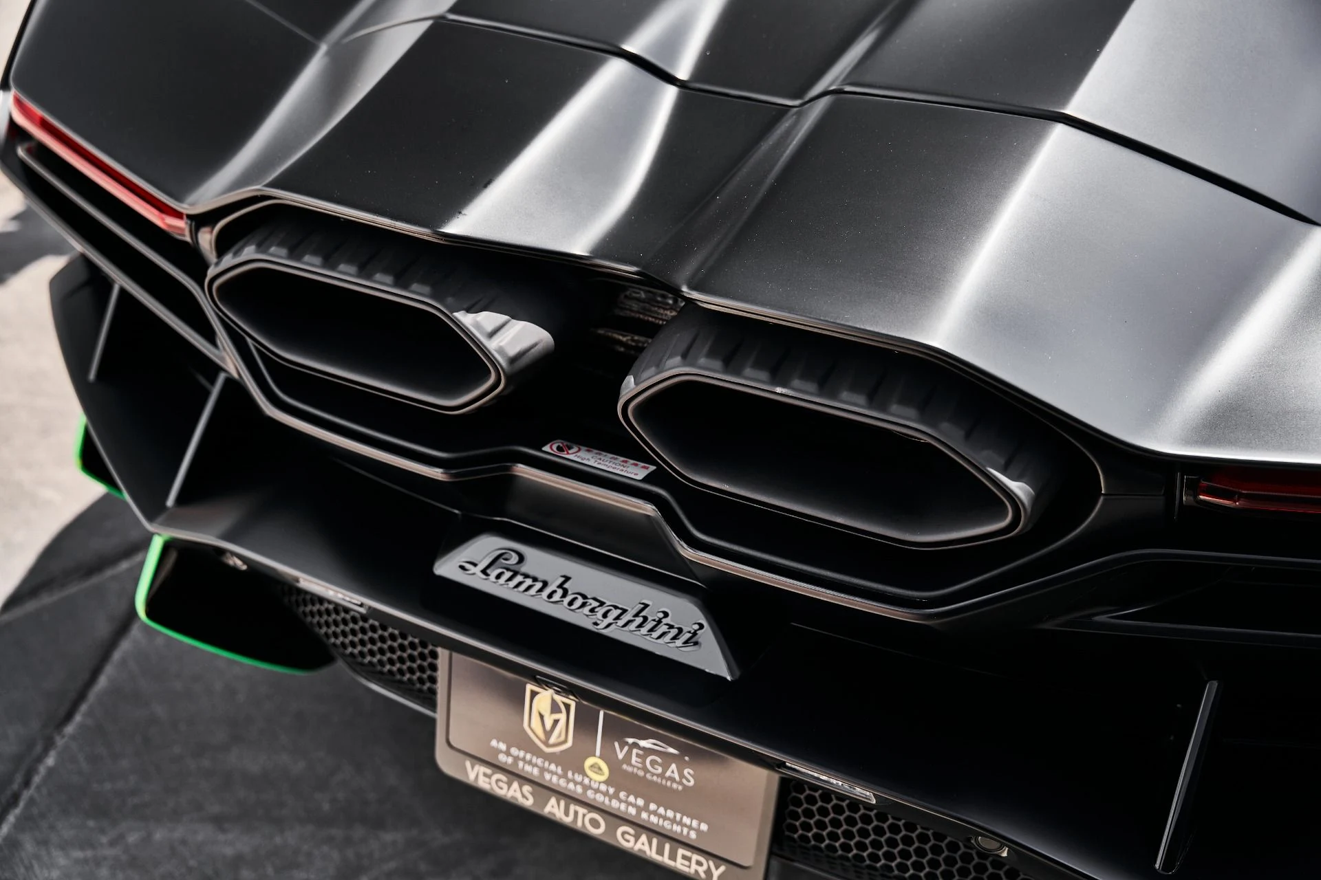 mph007_1361285698_Used_2024_Lamborghini_Revuelto_Base_1788040899_4f974b84ac