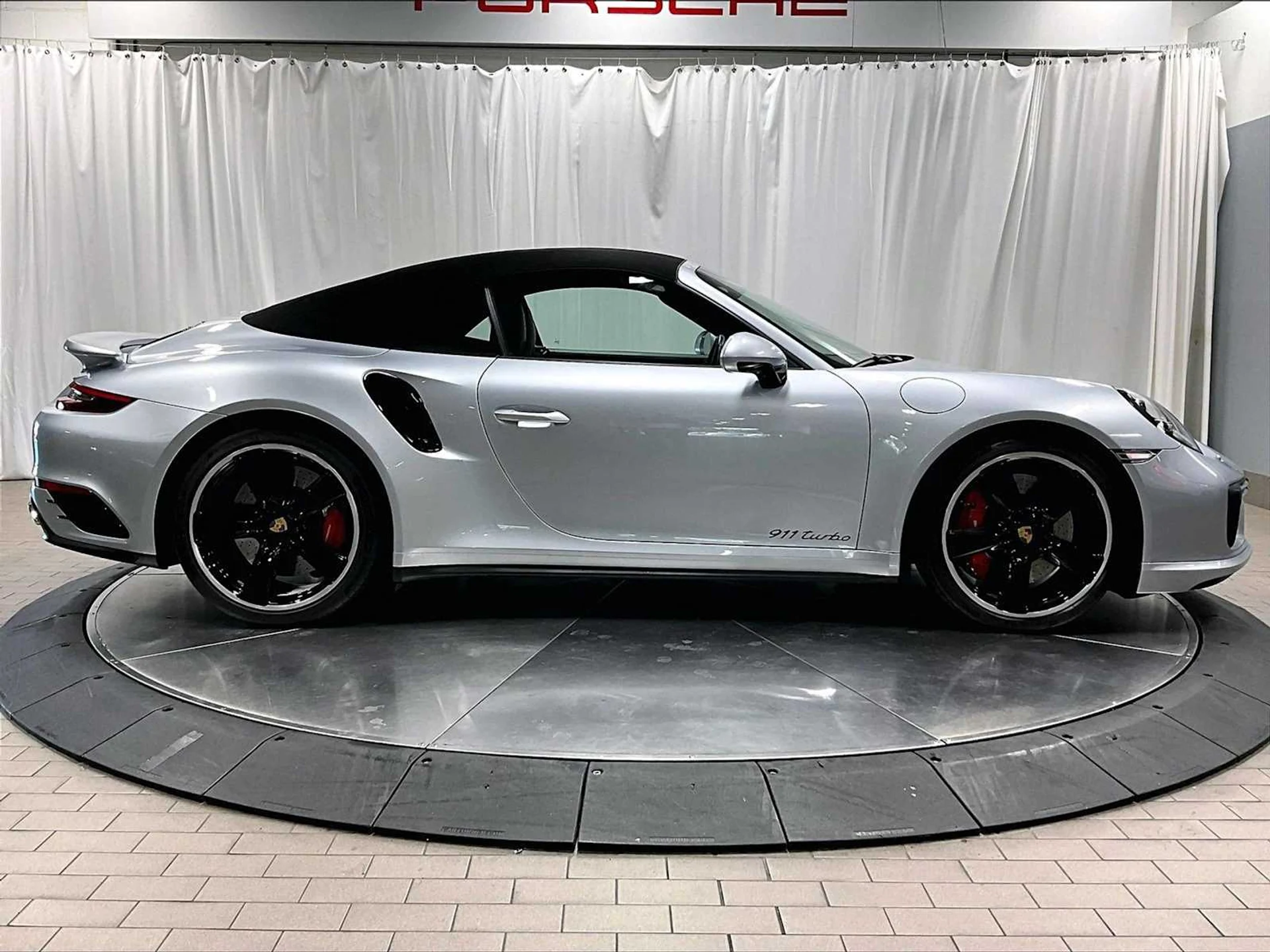 mph007_137012538_aae51bc2c621cbf14c107febbeb77588x_81e11a5592