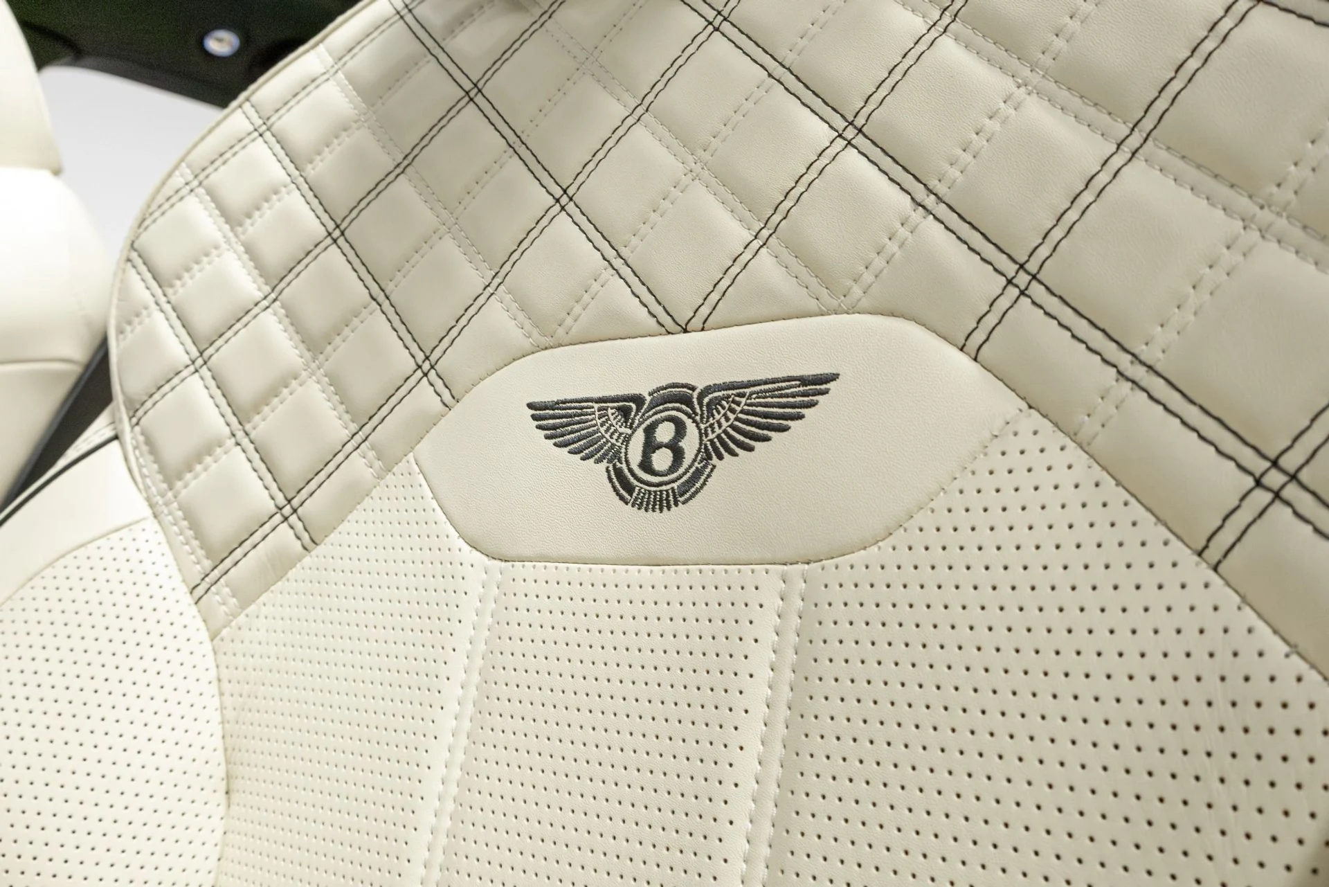 mph007_1371615830_Used_2021_Bentley_Bentayga_V8_First_Edition_1776782316_38d987d713