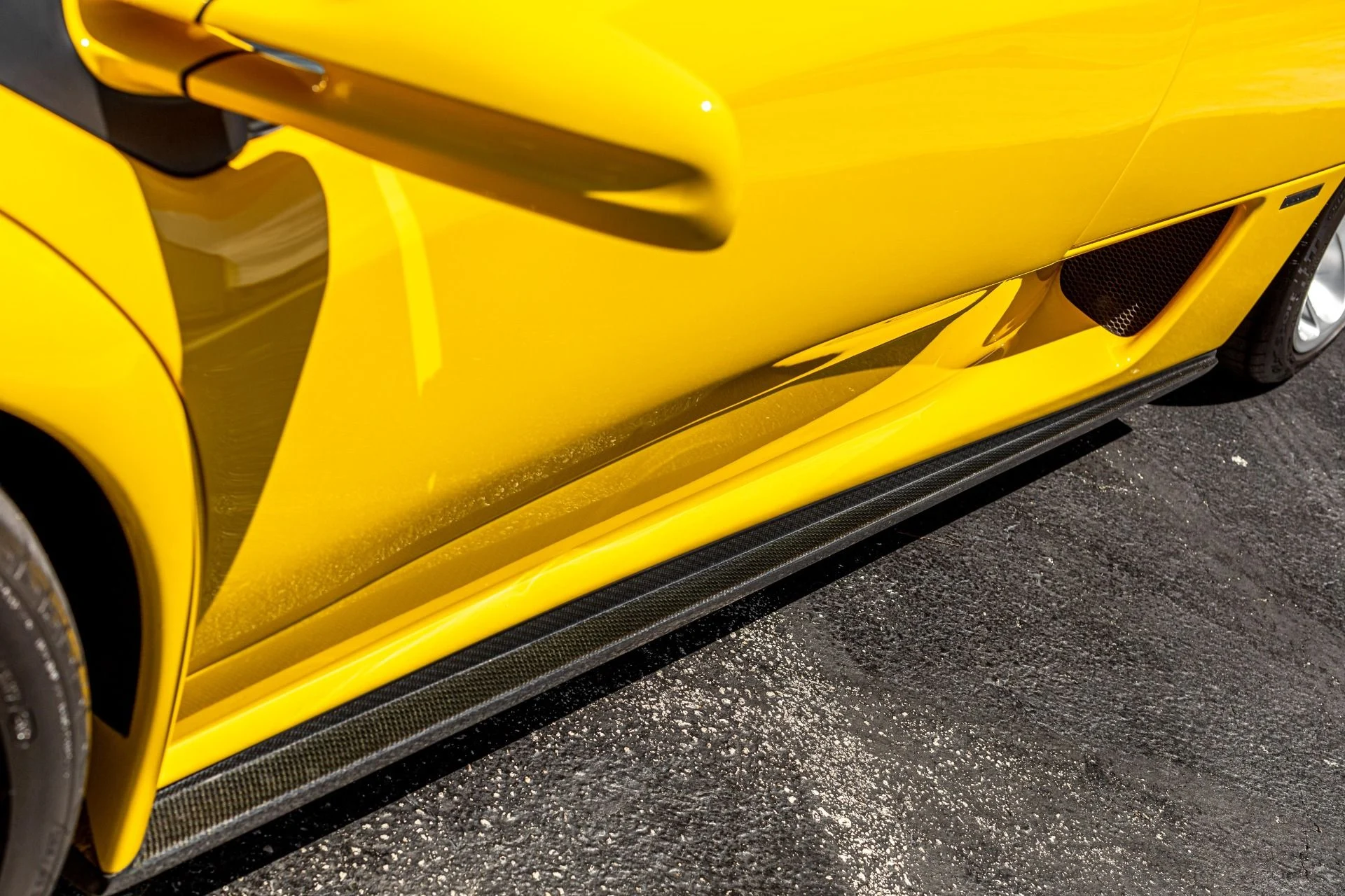 mph007_1376866338_Used_2001_Lamborghini_Diablo_VT_IMMACULATE_CONDITION_W_EXTENSIVE_CARBON_19_K_SERVICE_PERFORMED_1658444927_b95aa2c7f2