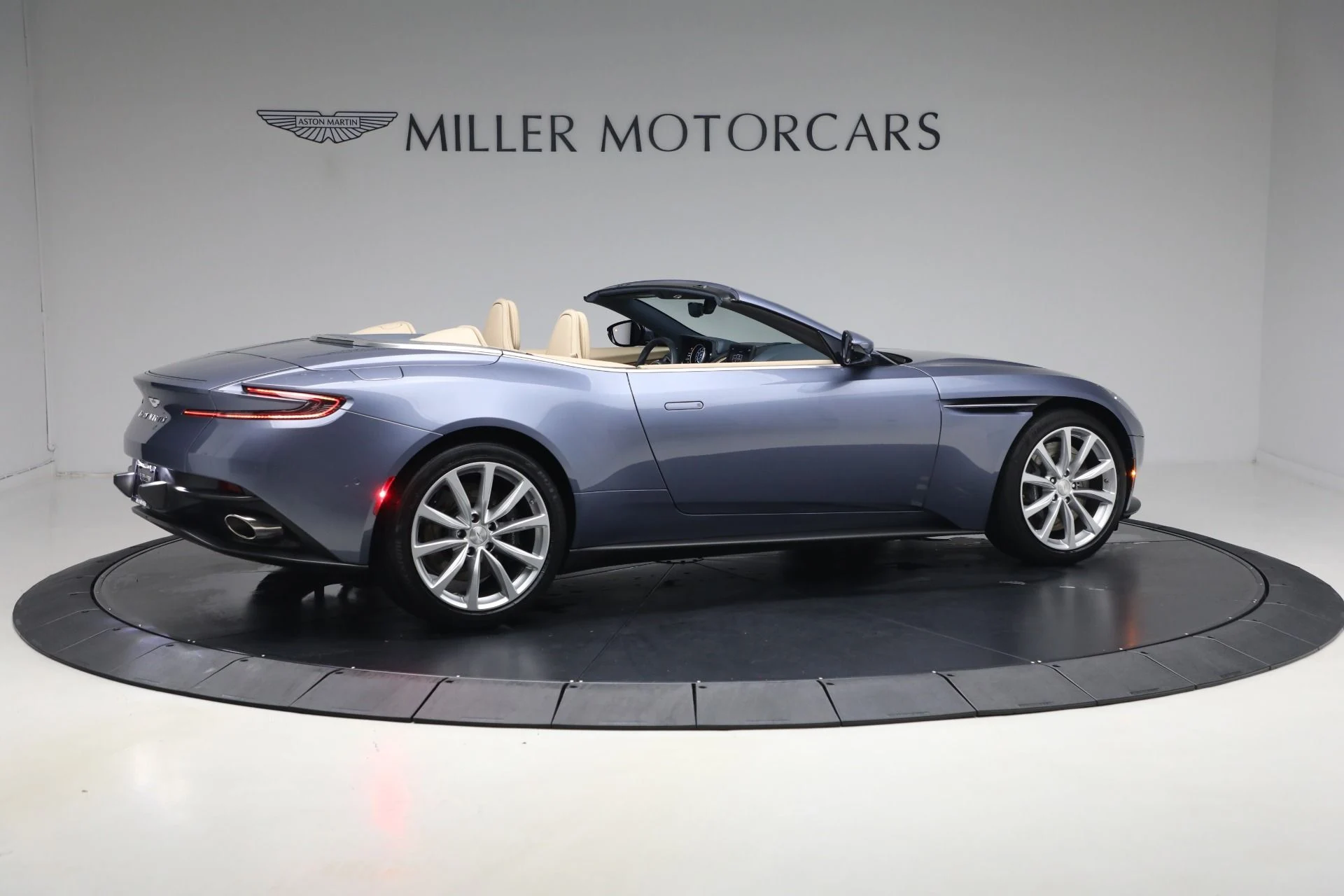 mph007_1384491355_Used_2022_Aston_Martin_DB_11_Volante_1787336556_b6d26693a4