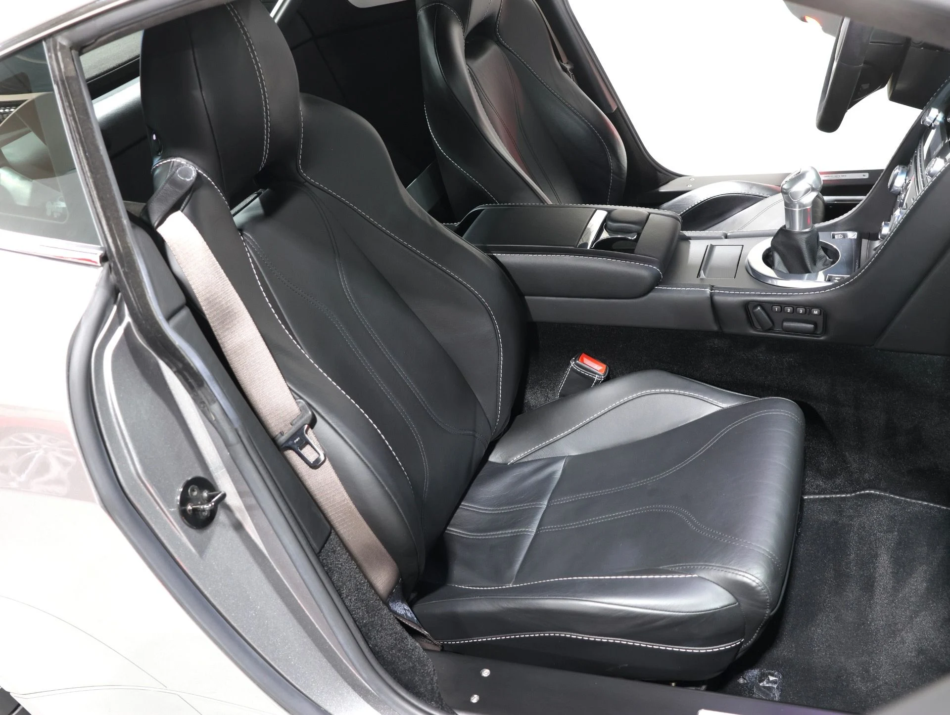 mph007_1407048952_Used_2012_Aston_Martin_V12_Vantage_Rare_6_Speed_Manual_Over_200_K_MSRP_20_K_In_Recent_Maintenance_1770846605_728e75937c