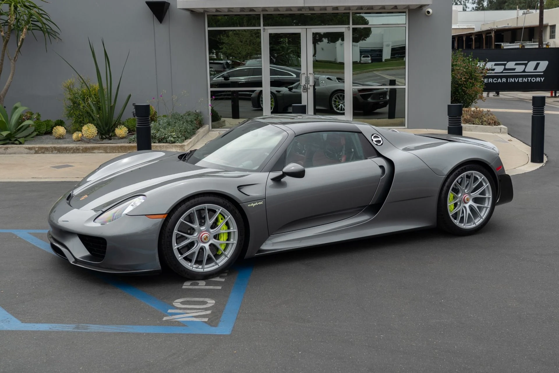 mph007_1411796306_Used_2015_Porsche_918_Spyder_1756496999_d501f5f55d