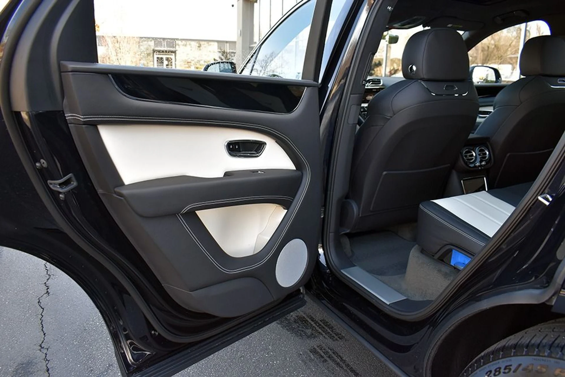 mph007_1414460697_Used_2023_Bentley_Bentayga_V8_V8_1677534818_d308d25353