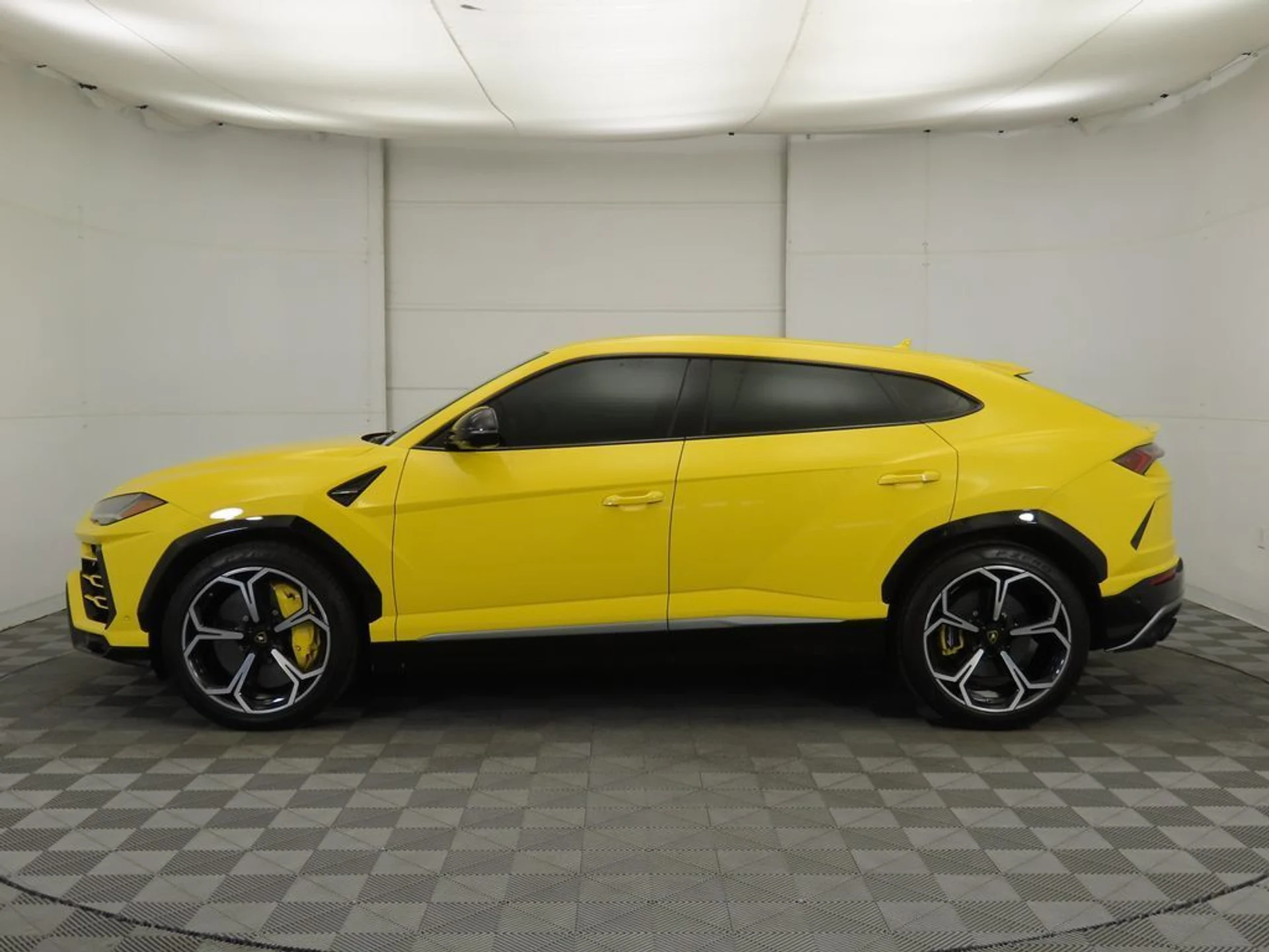 mph007_1420675645_used_2019_lamborghini_urus_awd_8119_22960416_8_1024_ebb152ca4e