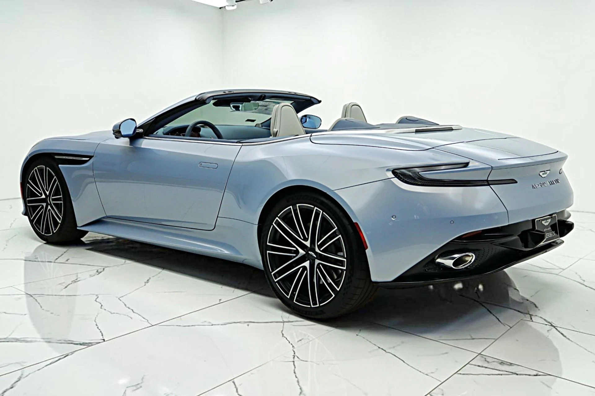 mph007_1443995606_New_2026_Aston_Martin_DB_12_Volante_9d60d6ff2e