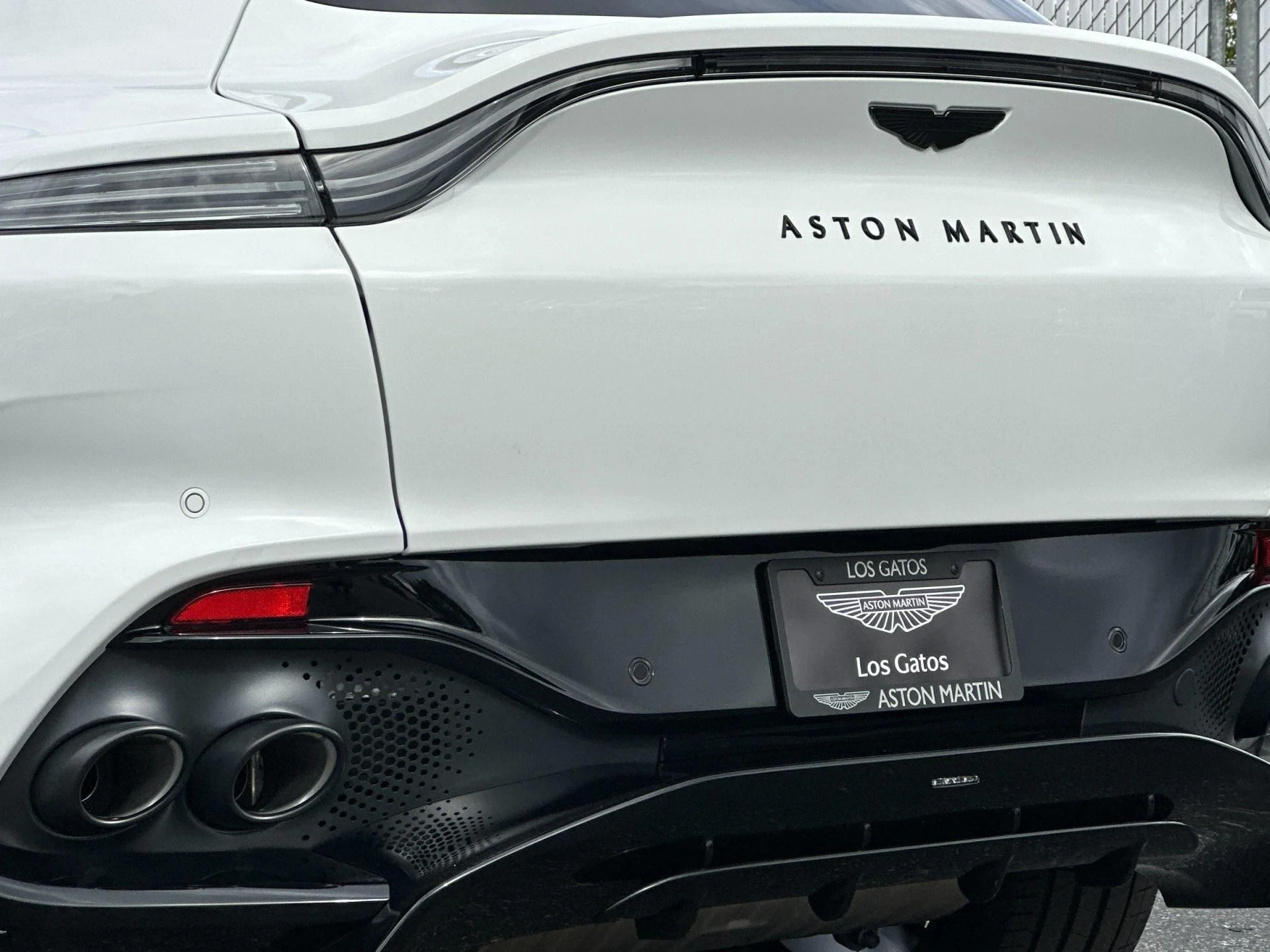 mph007_1459396562_New_2025_Aston_Martin_DBX_707_1759500519_a7a7dd8450
