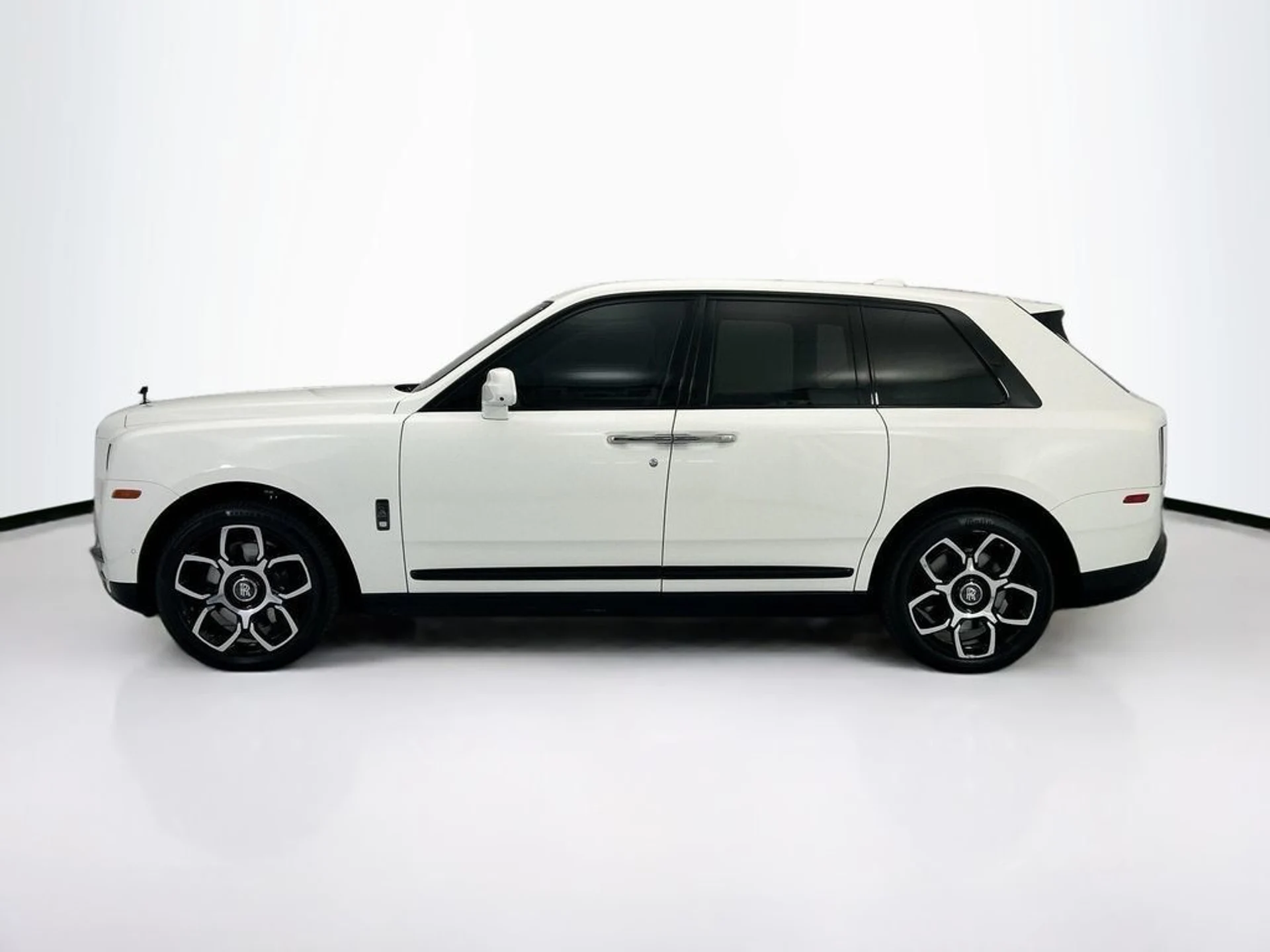 mph007_1464121318_used_2021_rolls_royce_cullinan_sportutility_8119_23020576_8_1024_917fb69d8b