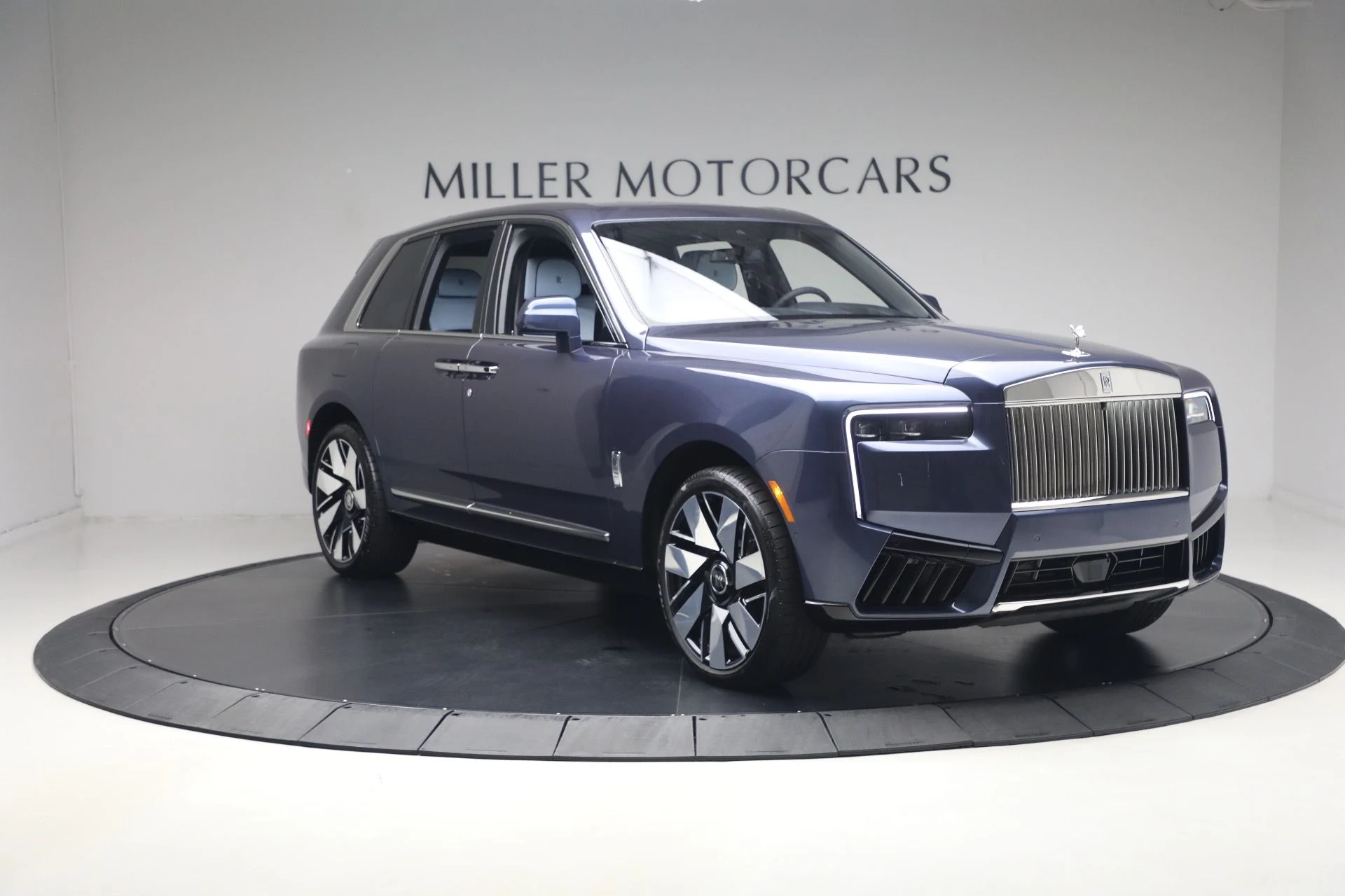 mph007_1466533248_Used_2025_Rolls_Royce_Cullinan_8b8051b01a