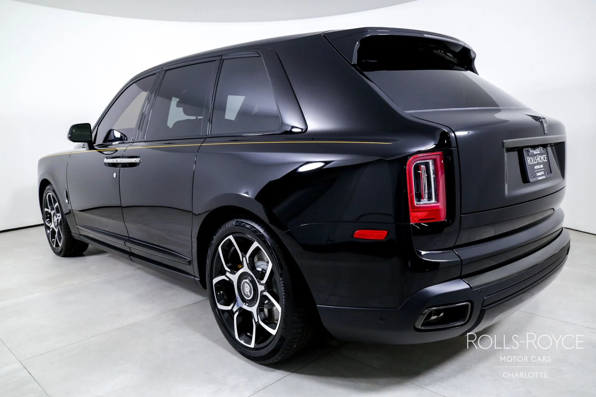 mph007_1469788155_Used_2024_Rolls_Royce_Black_Badge_Cullinan_1724941408_cf59639d24