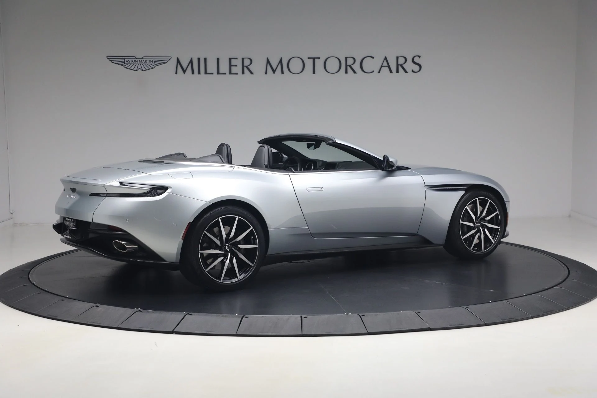 mph007_1470457172_Used_2019_Aston_Martin_DB_11_Volante_1781362219_7d85016111