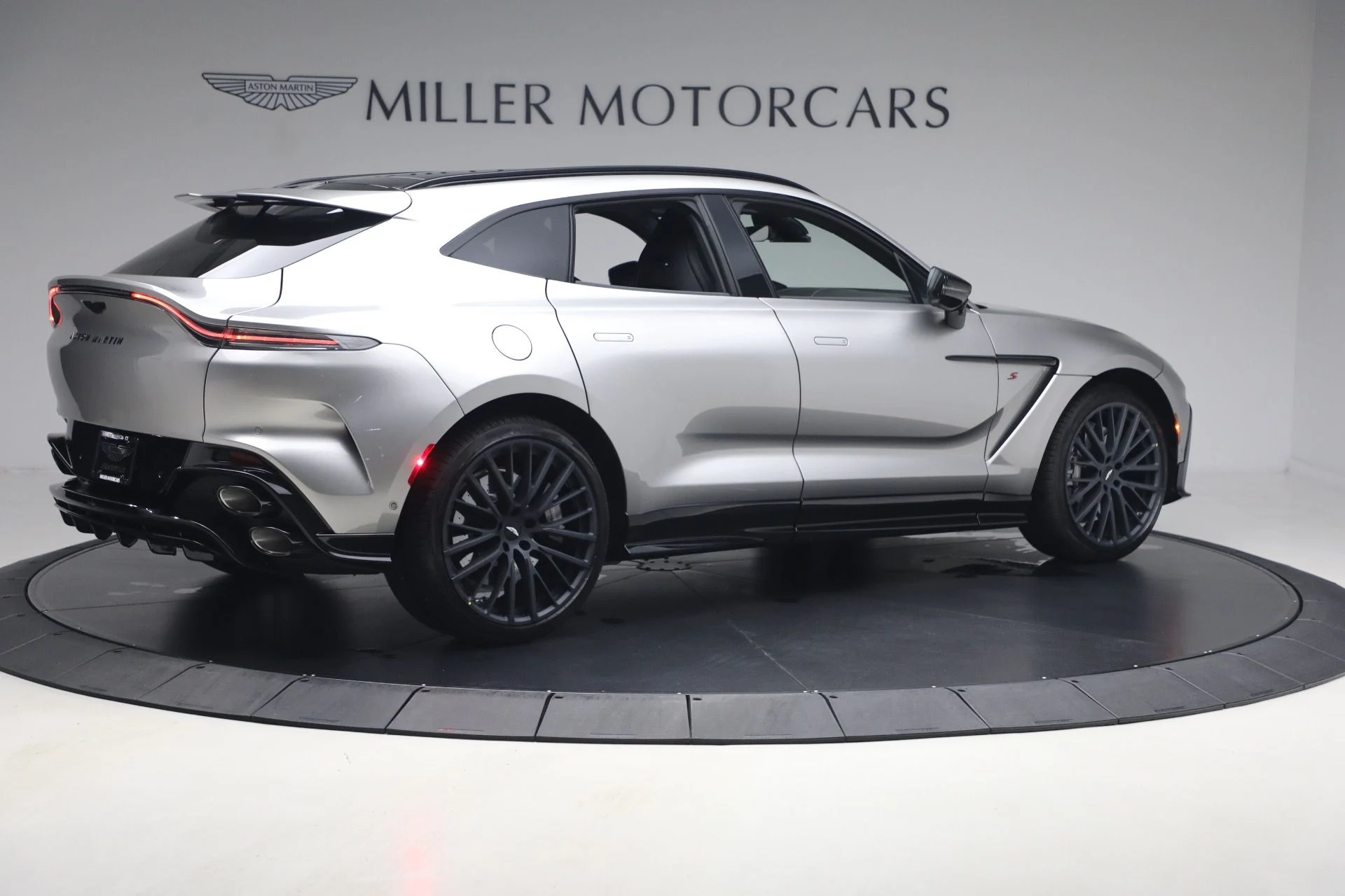 mph007_1479791991_New_2026_Aston_Martin_DBX_S_1779192383_80952ff44b