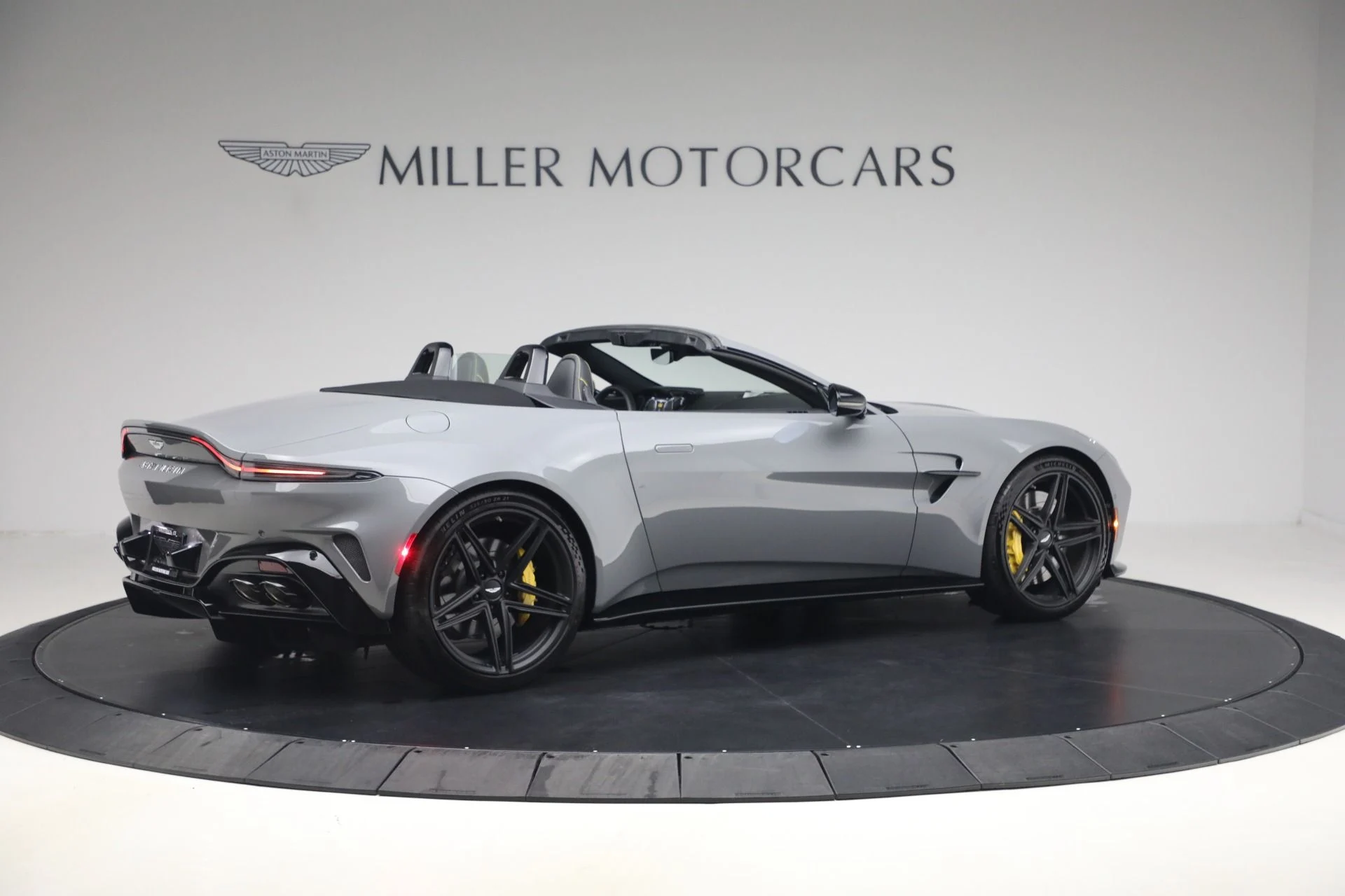 mph007_1498030599_New_2026_Aston_Martin_Vantage_Roadster_1790027458_5f6e55c88f