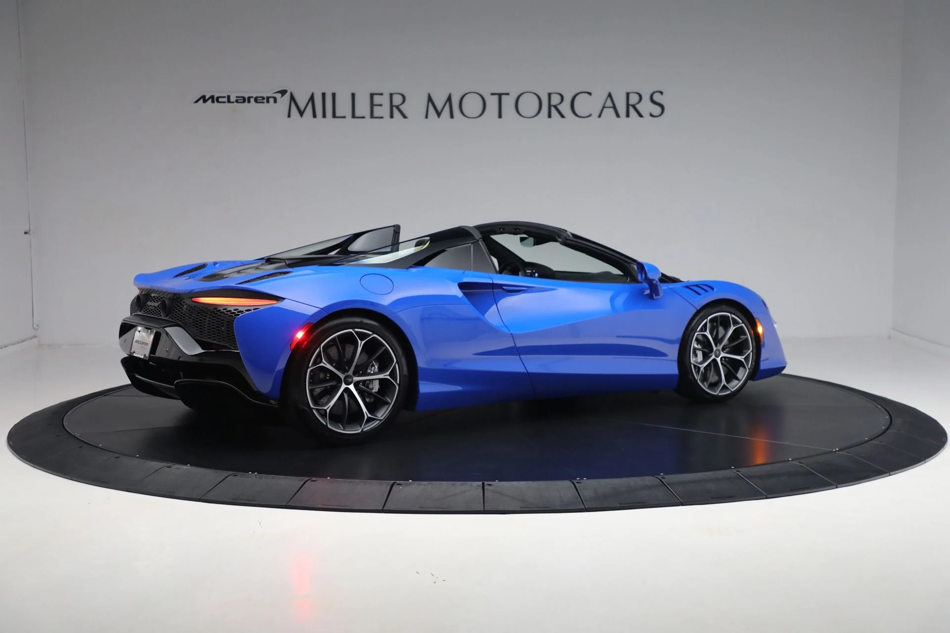 mph007_1499139248_New_2025_Mc_Laren_Artura_Spider_Performance_2340e9b070