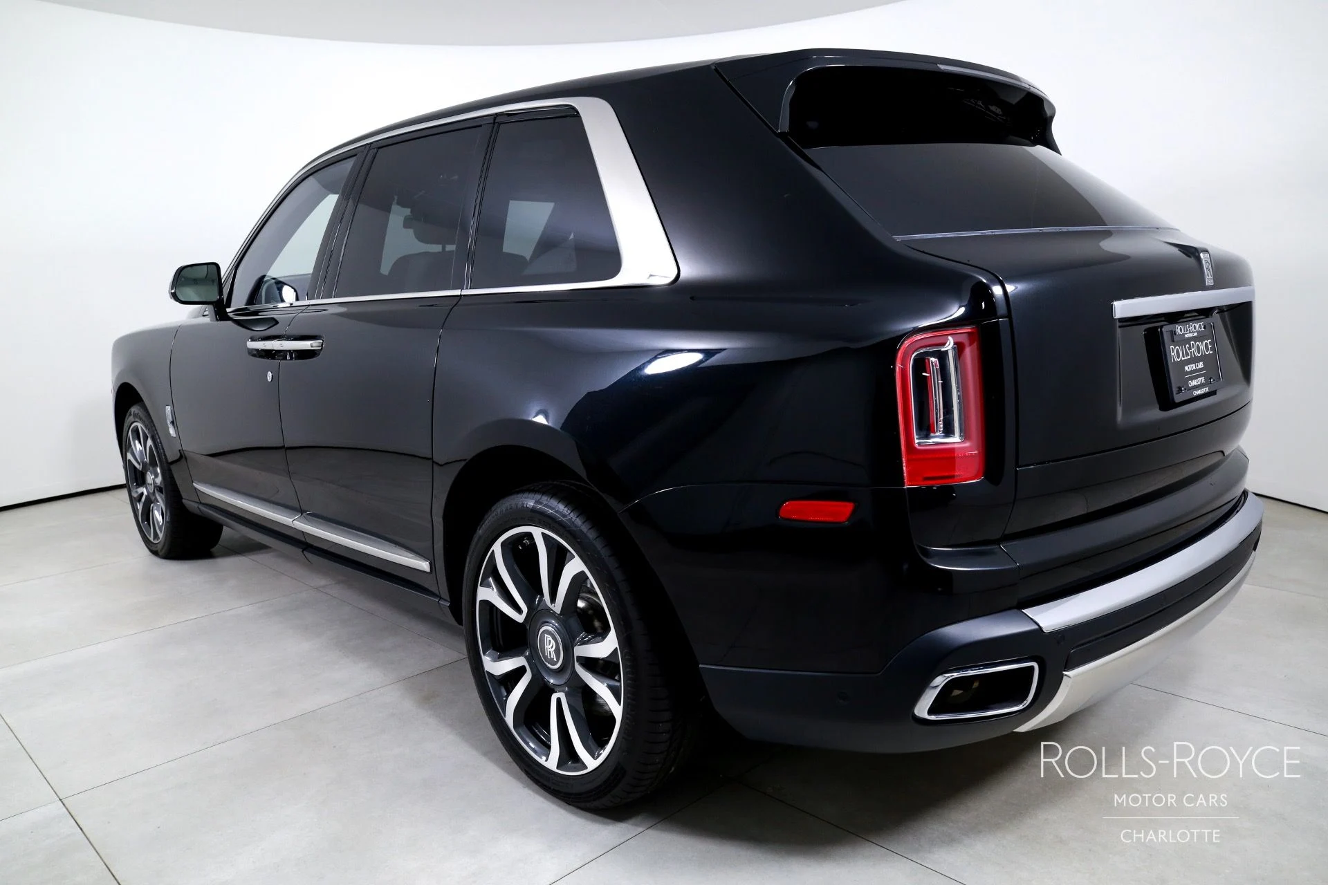 mph007_1512241614_Used_2022_Rolls_Royce_Cullinan_1754585969_ac05825fd5