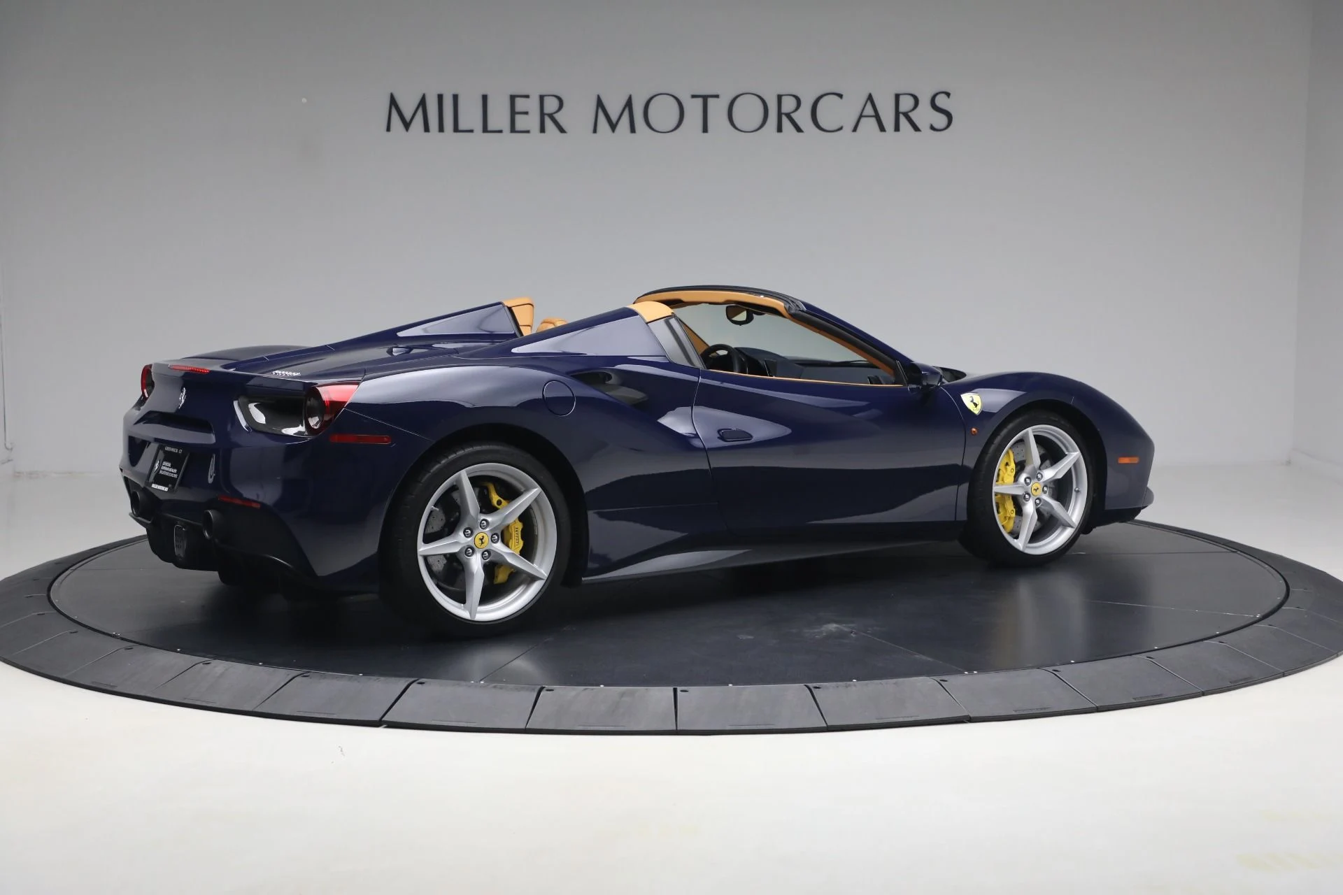 mph007_1527840148_Used_2017_Ferrari_488_Spider_1781020224_2ea5e9890d