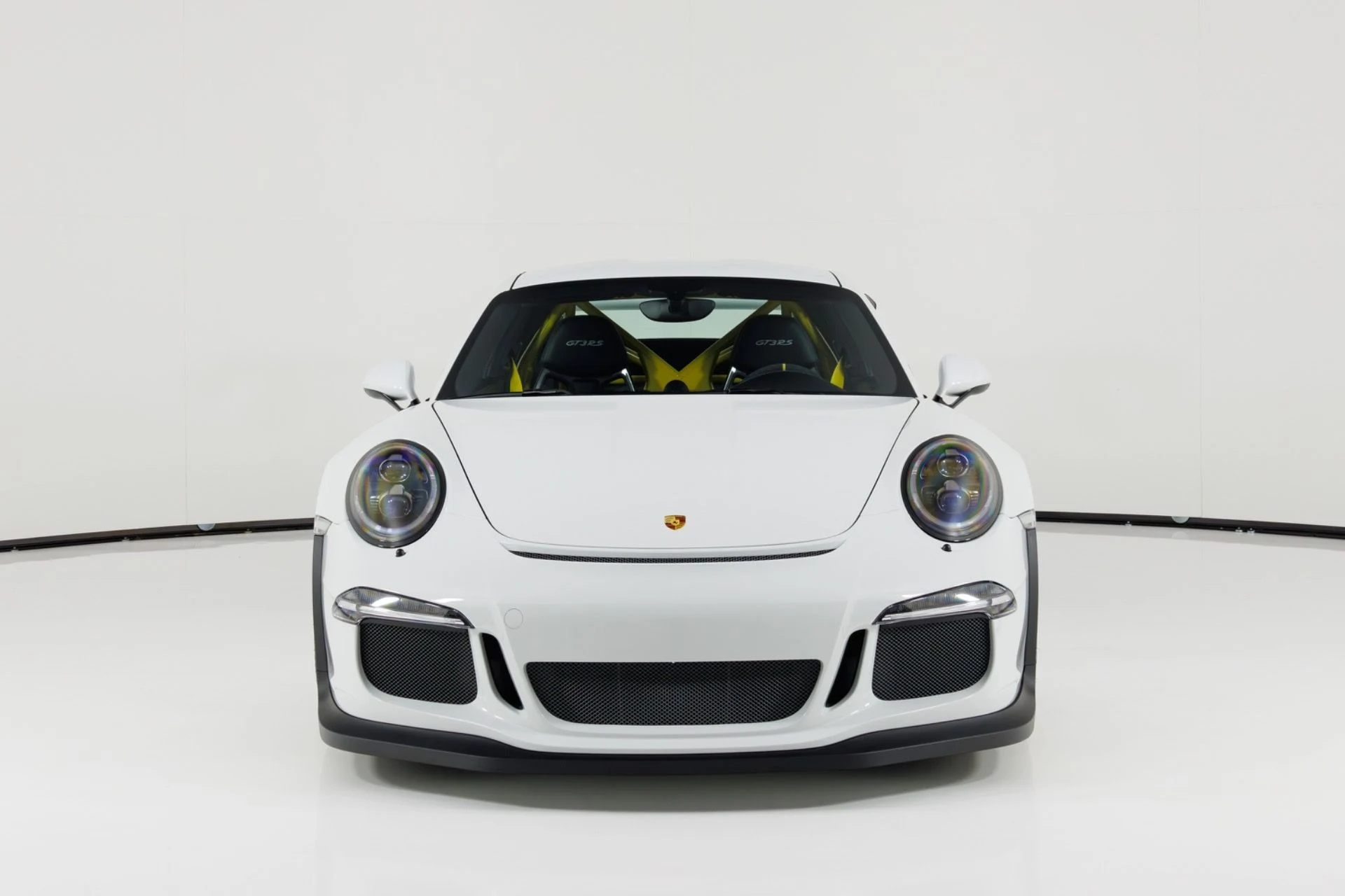 mph007_1545130937_Used_2016_Porsche_911_GT_3_RS_1775150674_19acc78be6