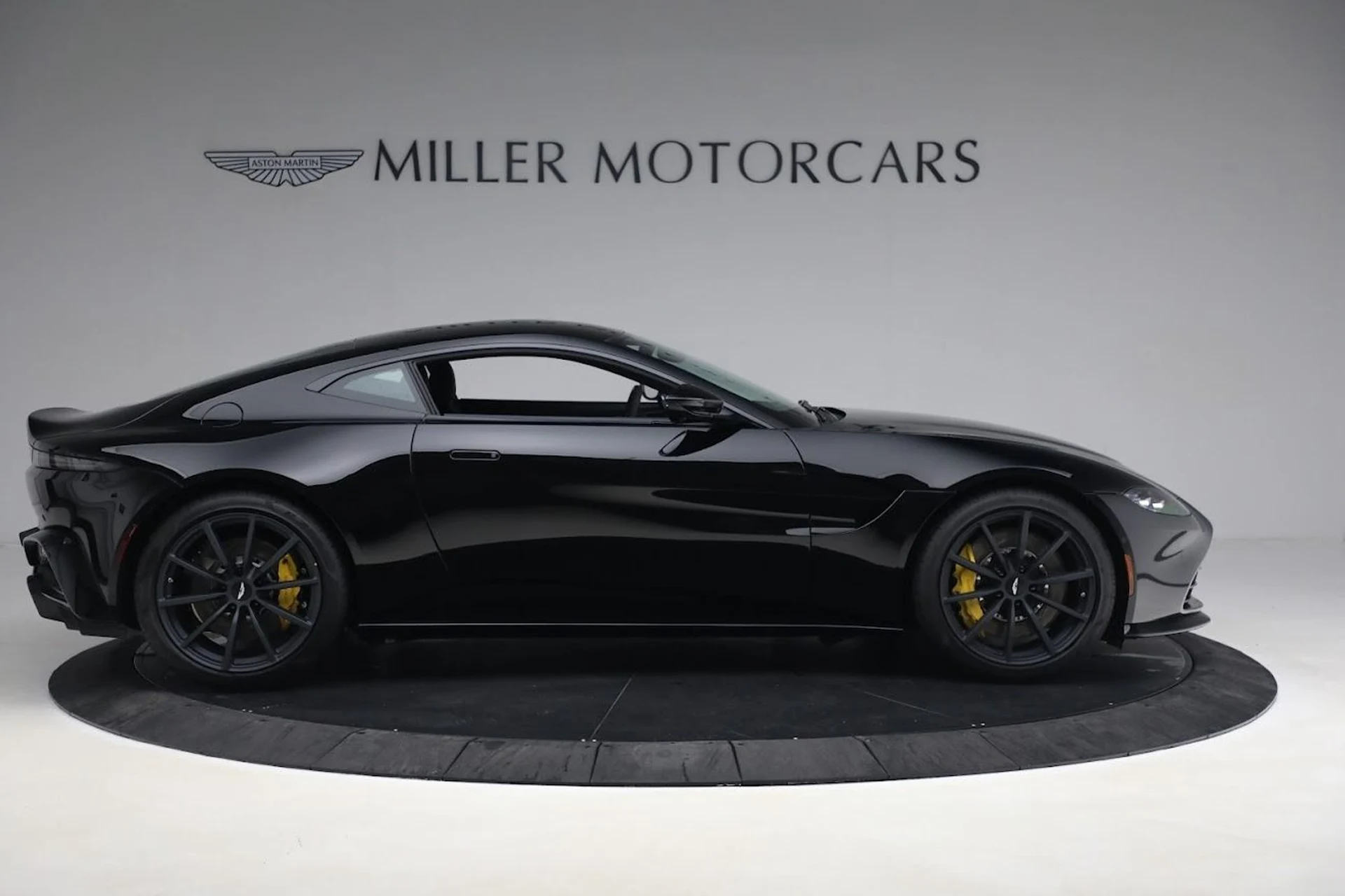 mph007_1547794567_Used_2023_Aston_Martin_Vantage_V8_79229c33e0