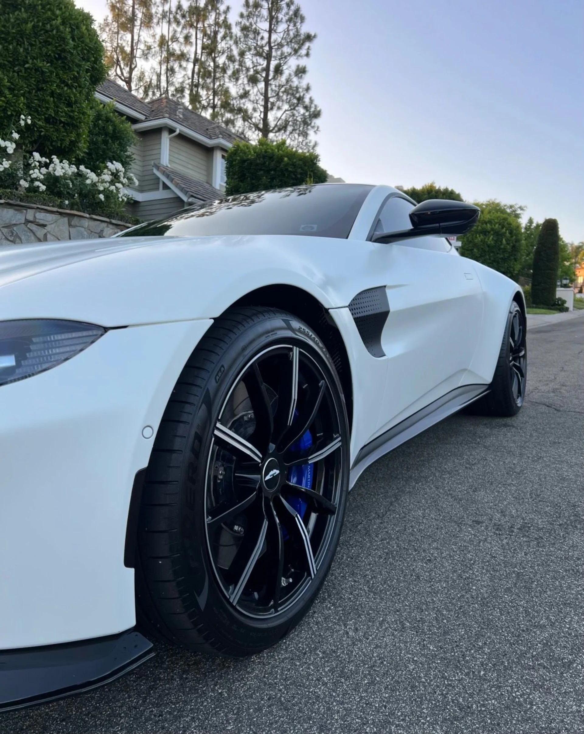 mph007_1561814920_Used_2021_Aston_Martin_Vantage_1753290753_8f22c75f78