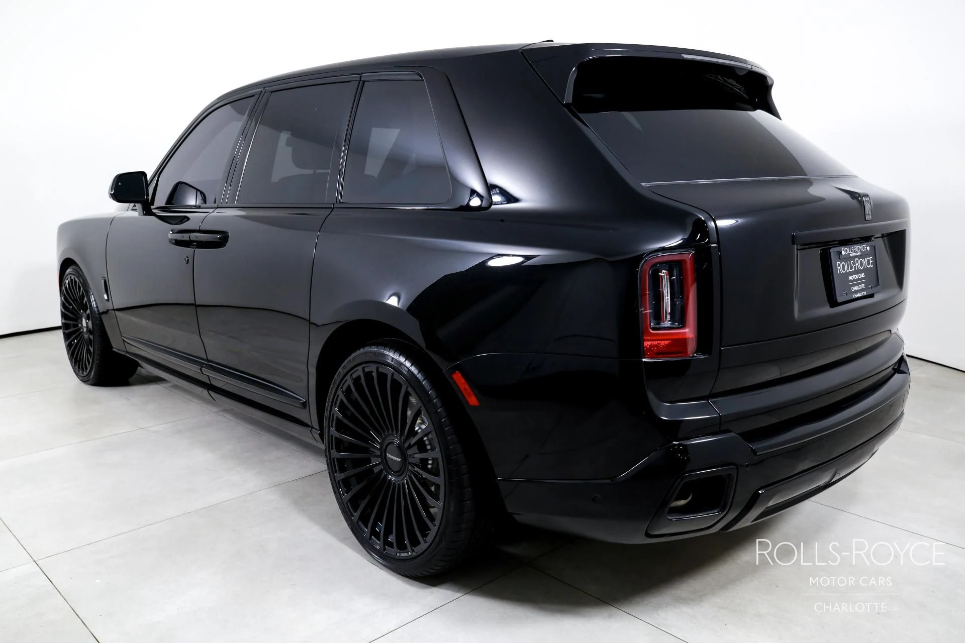 mph007_1567566930_Used_2025_Rolls_Royce_Cullinan_1752166885_57f5a53439