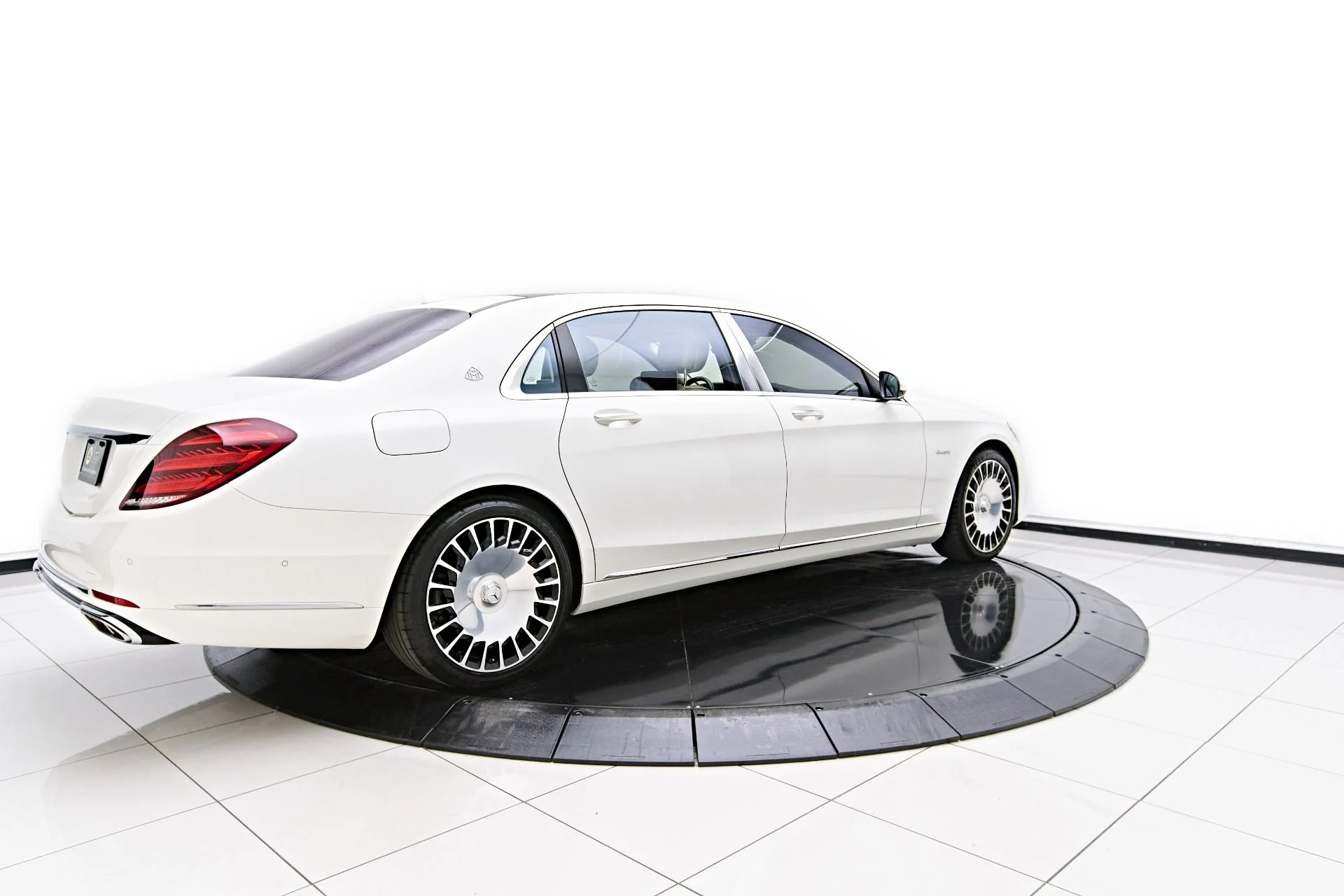 mph007_1575900292_Used_2020_Mercedes_Benz_S_Class_Maybach_S_560_1686091105_441f79da82