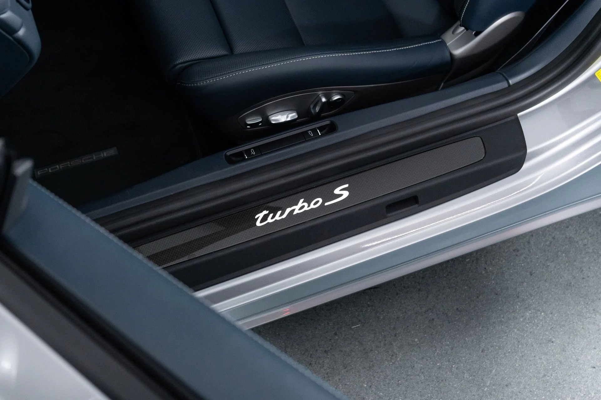 mph007_158720679_Used_2019_Porsche_911_Turbo_S_1782003484_7806d446ff