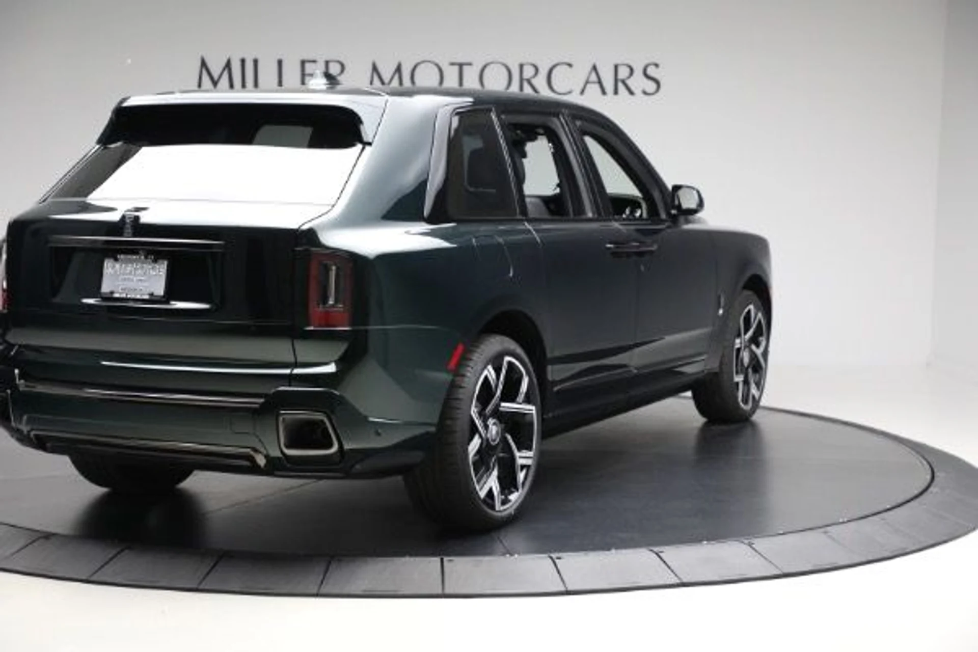 mph007_1589267414_New_2025_Rolls_Royce_Black_Badge_Cullinan_2694e399ef