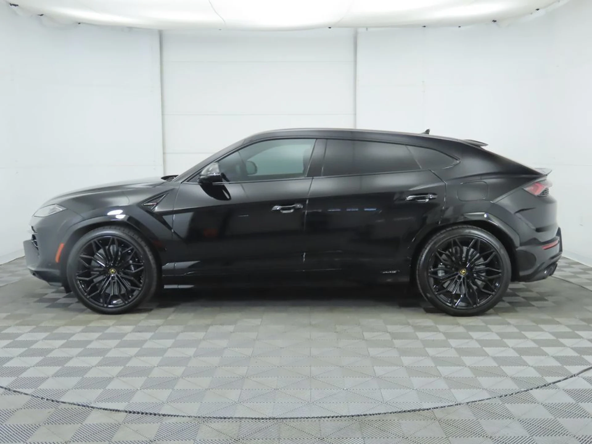 mph007_1590096253_used_2025_lamborghini_urus_seawd_8119_22939626_8_1024_4559ba92f0