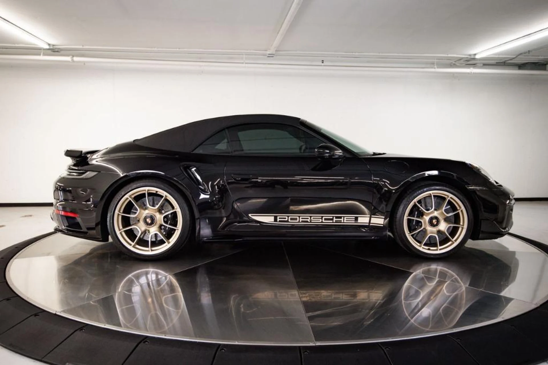 mph007_1594149795_z_Jirmo_Cr_WF_7hq_T5b_V_VS_Mng1pf0_ebe4703ebd