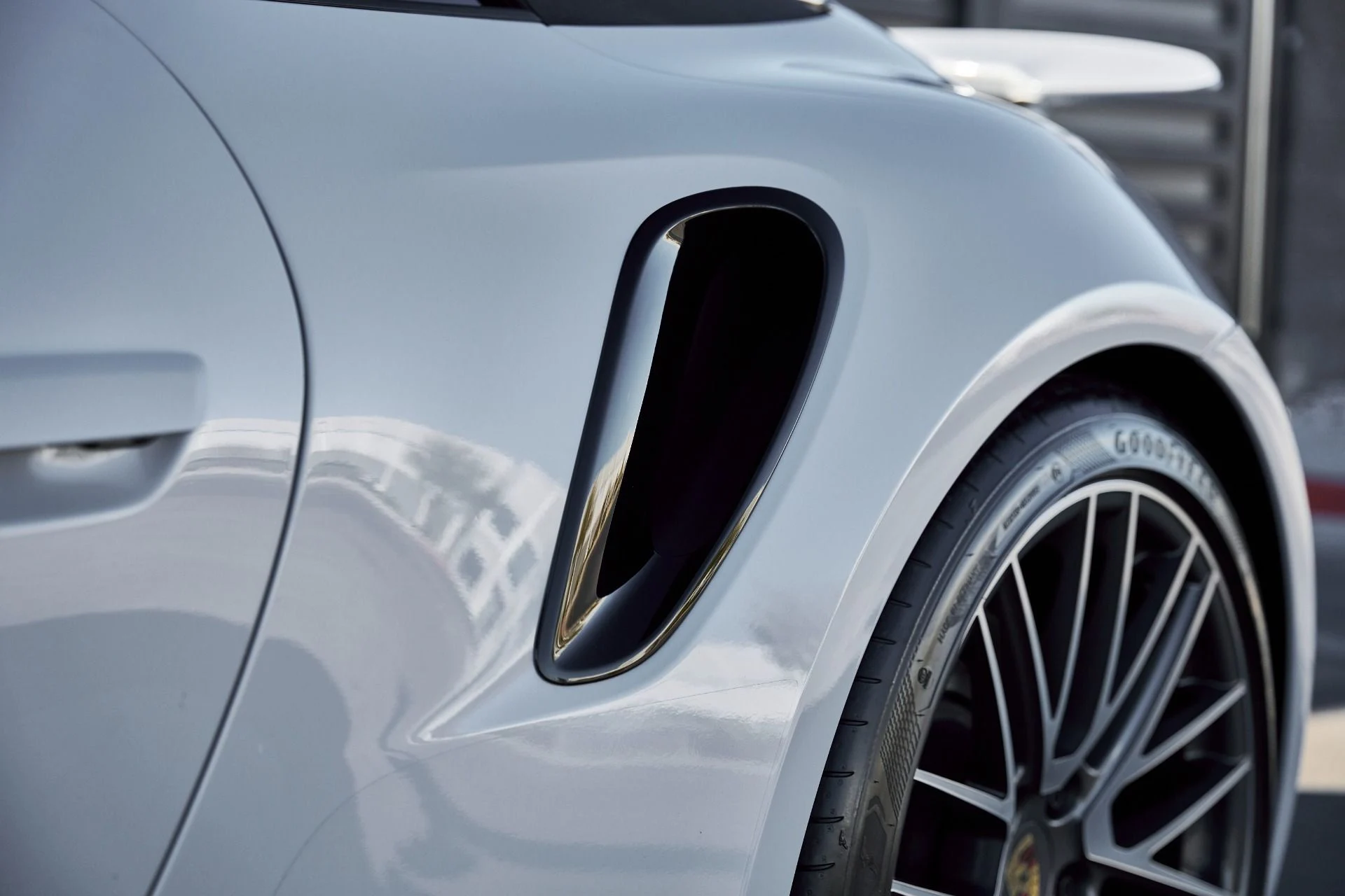 mph007_159846526_Used_2024_Porsche_911_Turbo_1768616325_66e7543545