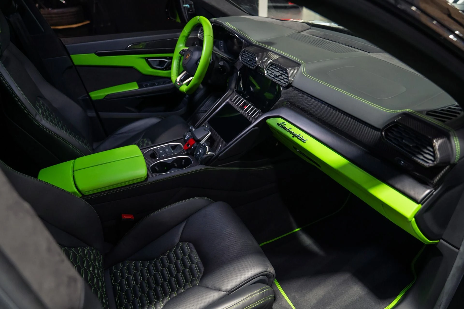 mph007_1601866999_Used_2022_Lamborghini_Urus_FULL_CARBON_EXTERIOR_MASSIVE_MSRP_1786214516_90300ddf37