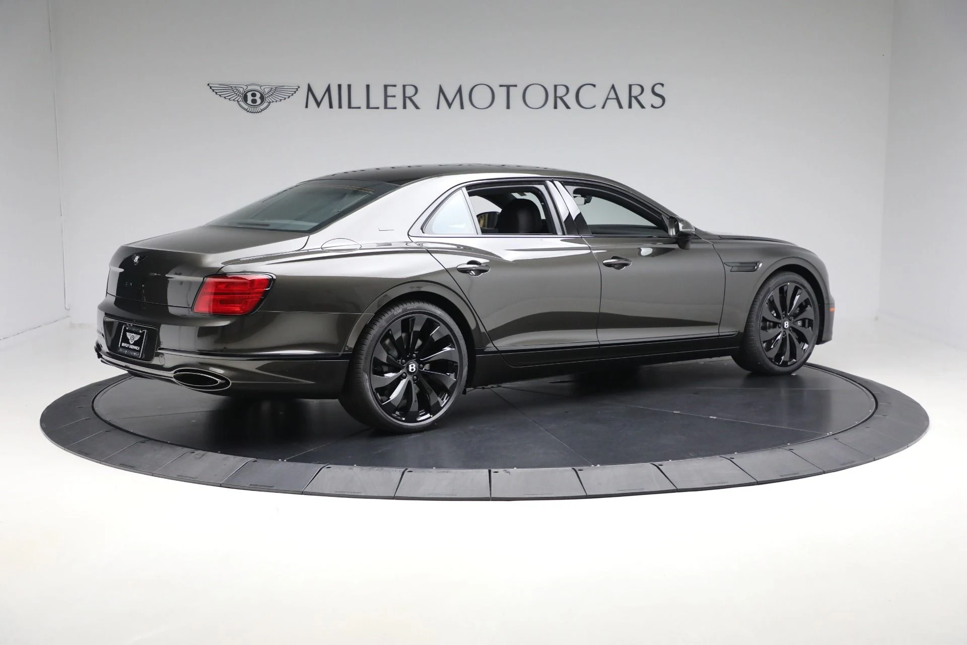 mph007_1614778512_New_2025_Bentley_Flying_Spur_Black_Edition_739ae49f6e