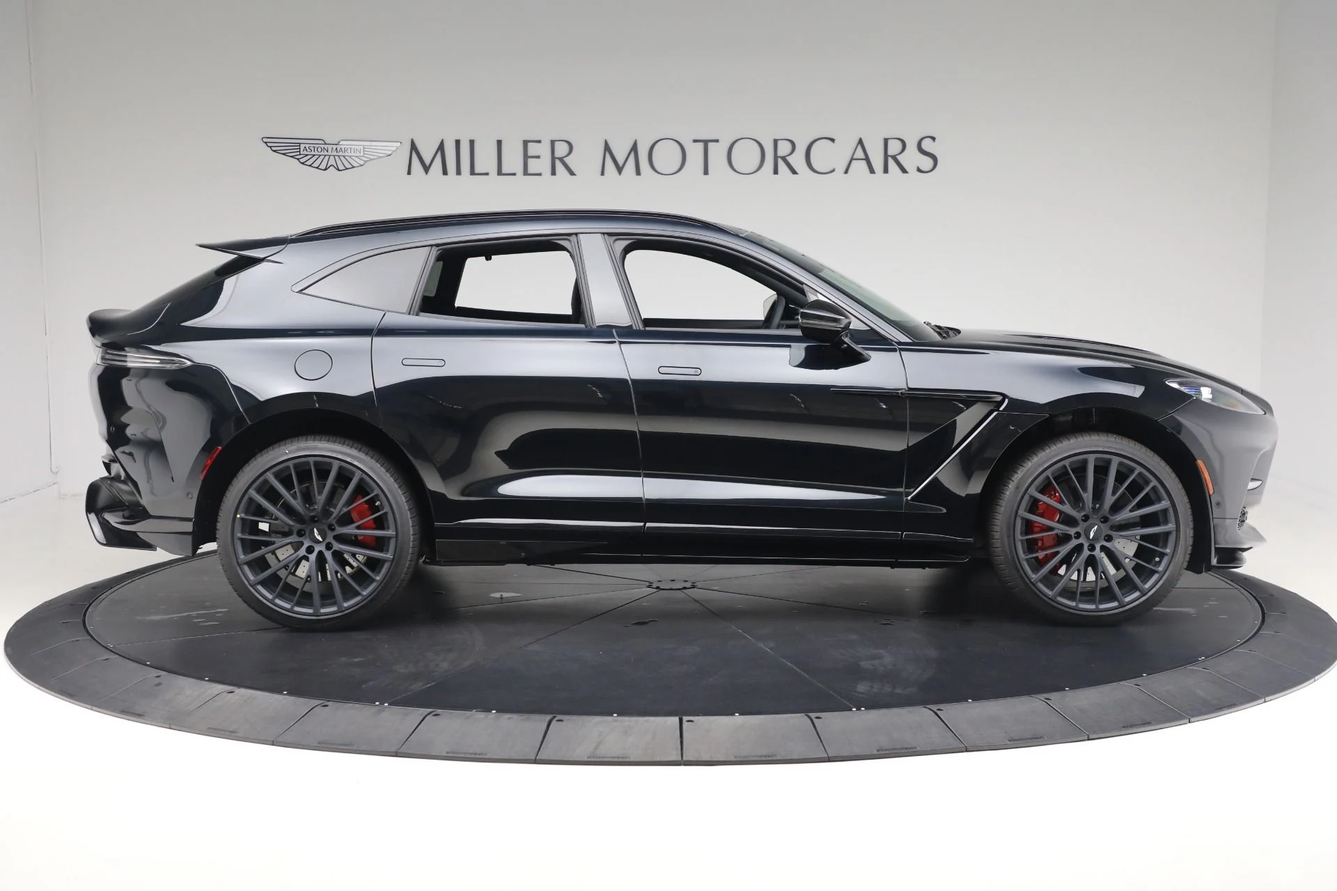 mph007_161747777_New_2025_Aston_Martin_DBX_707_ff5abe415f
