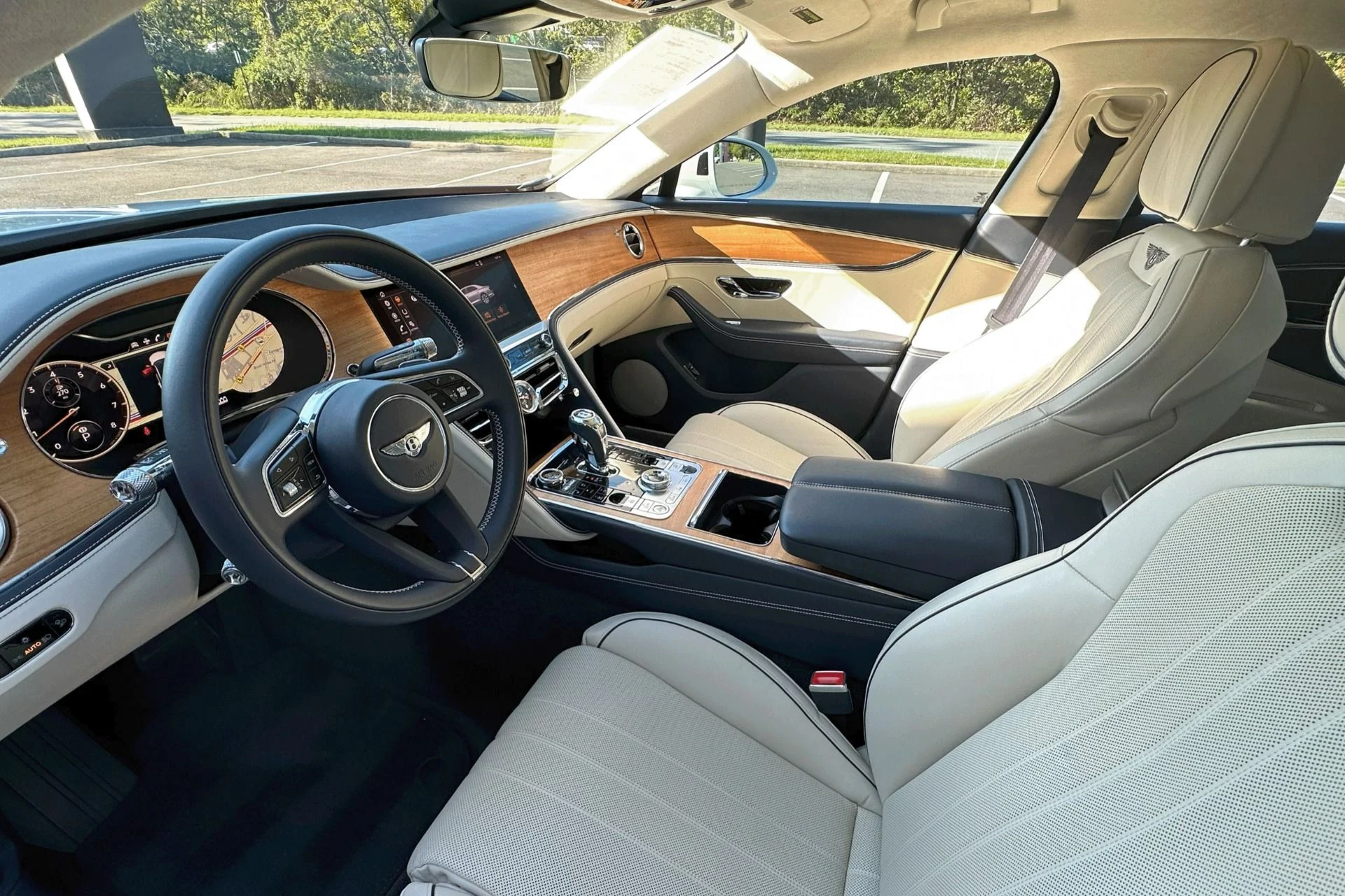 mph007_1624689763_Used_2022_Bentley_Flying_Spur_V8_Base_1759839159_fc97546473